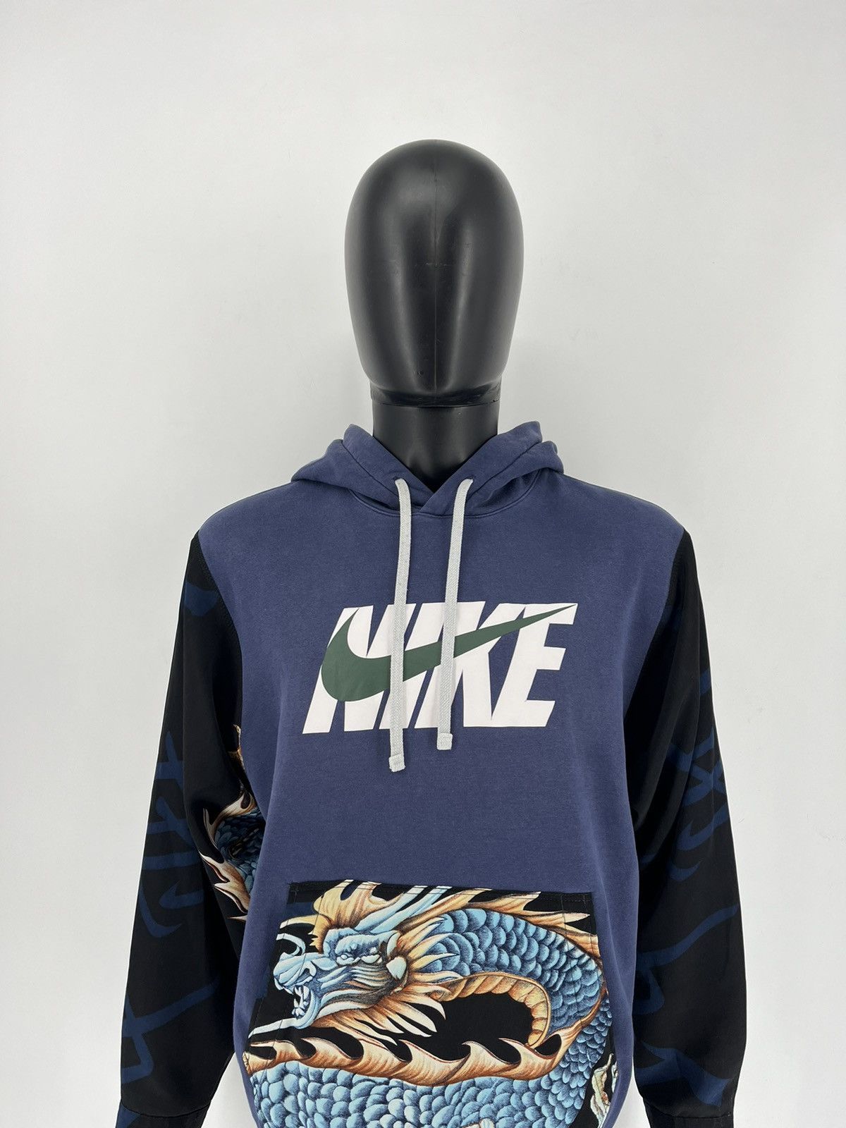 Nike Nike Hoodie with Large Center Logo and 90s Japanese Dragon Size US M / EU 48-50 / 2 - 1 Thumbnail