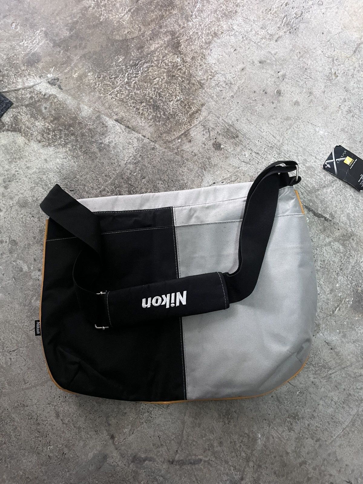 Japanese Brand × Nikon × Vintage Vintage Y2K Nikon Coolpix Slingbag Brand New Size ONE SIZE - 2 Thumbnail