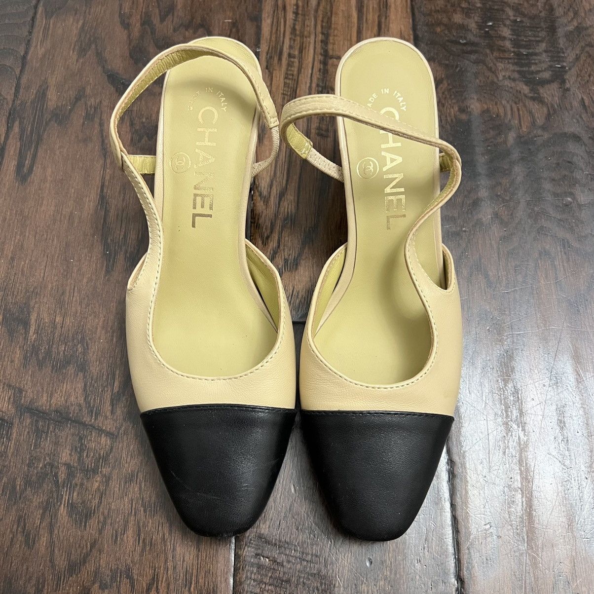Chanel Authentic Chanel Interlocking CC Logo Goat Leather Size US 5.5 / IT 35.5 - 1 Thumbnail