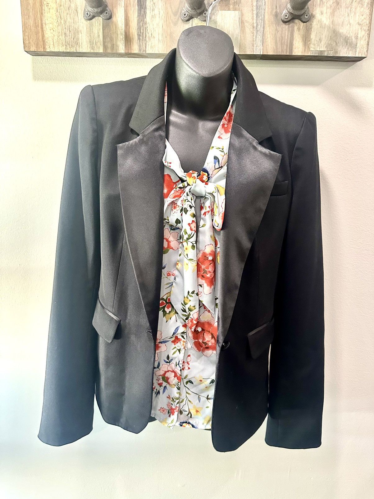 Rachel Zoe Rachel Zoe Floral Short Sleeve Tie Button Down Size XL / US 12-14 / IT 48-50 - 3 Thumbnail