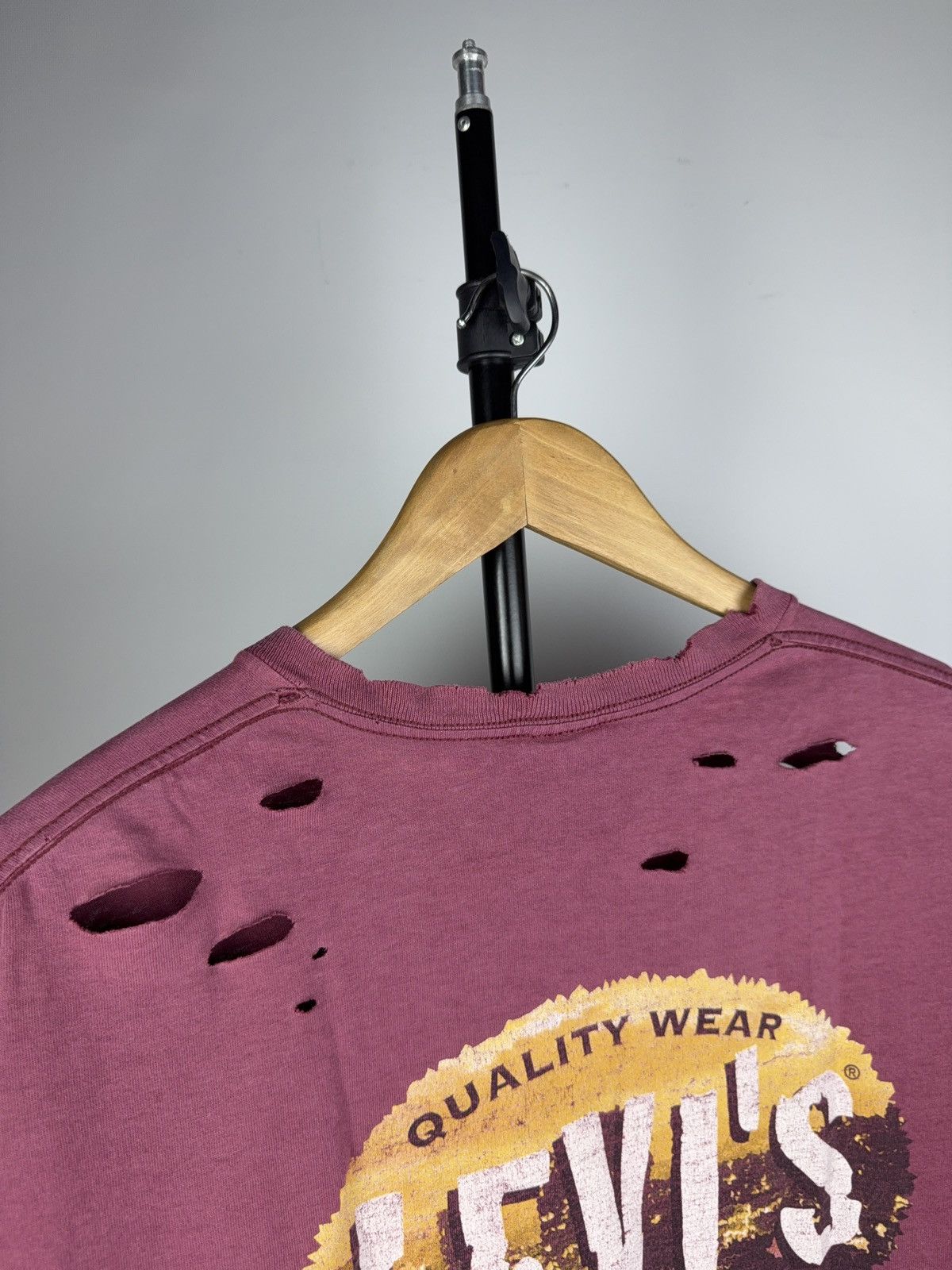 Levi's Vintage Clothing Vintage 90s Retro Levi’s Distressed Faded Tee shirt Size US L / EU 52-54 / 3 - 13 Thumbnail