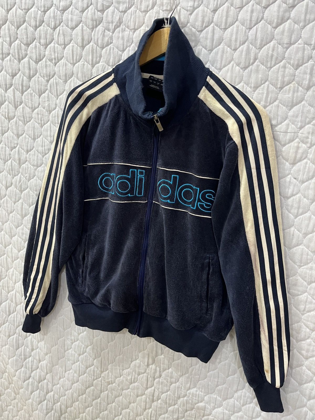Adidas (Zzzz)🔥🔥STEALS ADIDAS THREE STRIPE SWEATER Size US M / EU 48-50 / 2 - 2 Thumbnail