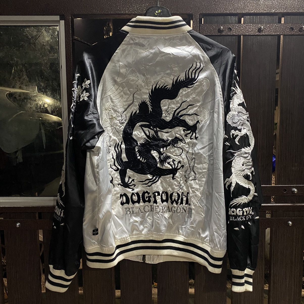 Dogtown × Vintage Vintage Dogtown Black Dragon Size US XL / EU 56 / 4 - 8 Thumbnail