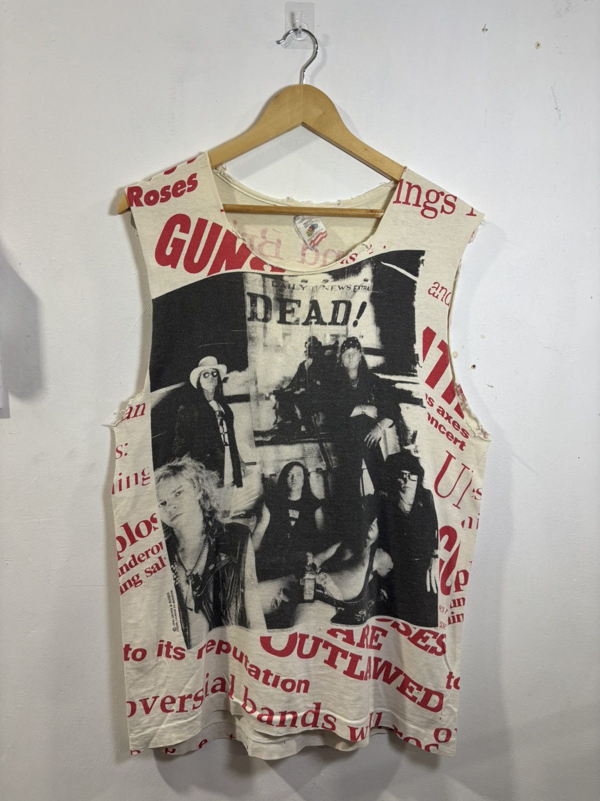 Band Tees × Guns N' Roses × Vintage Vintage 90’s Guns N Roses Overprint Sleeveless Shirt Size US L / EU 52-54 / 3 - 1 Thumbnail