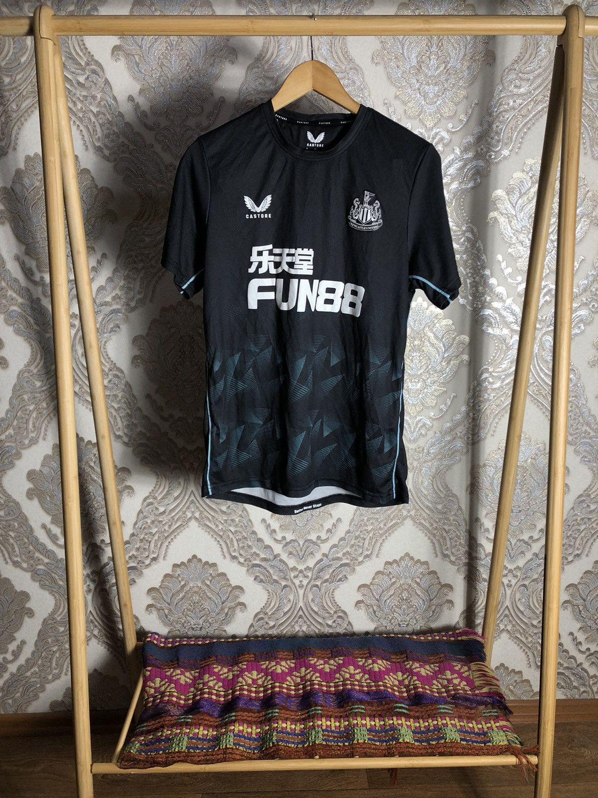 Other VERY RARE NEW CASTLE UNITED ENGLAND SOCCER JERSEY Y2K 90s Size US L / EU 52-54 / 3 - 1 Thumbnail
