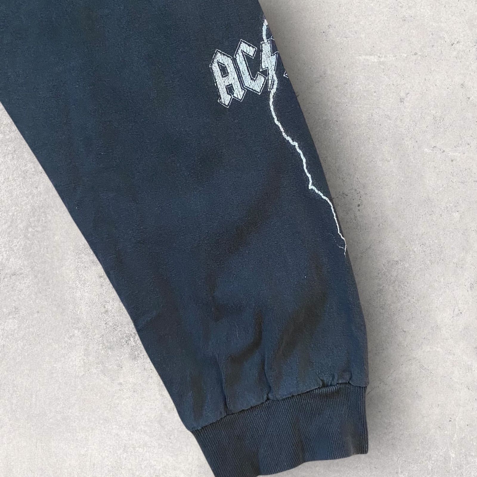 AC/DC × Band Tees × Vintage Vintage 2004 AC/DC Tour Long Sleeve T Shirt Lightening Faded Size US L / EU 52-54 / 3 - 6 Thumbnail