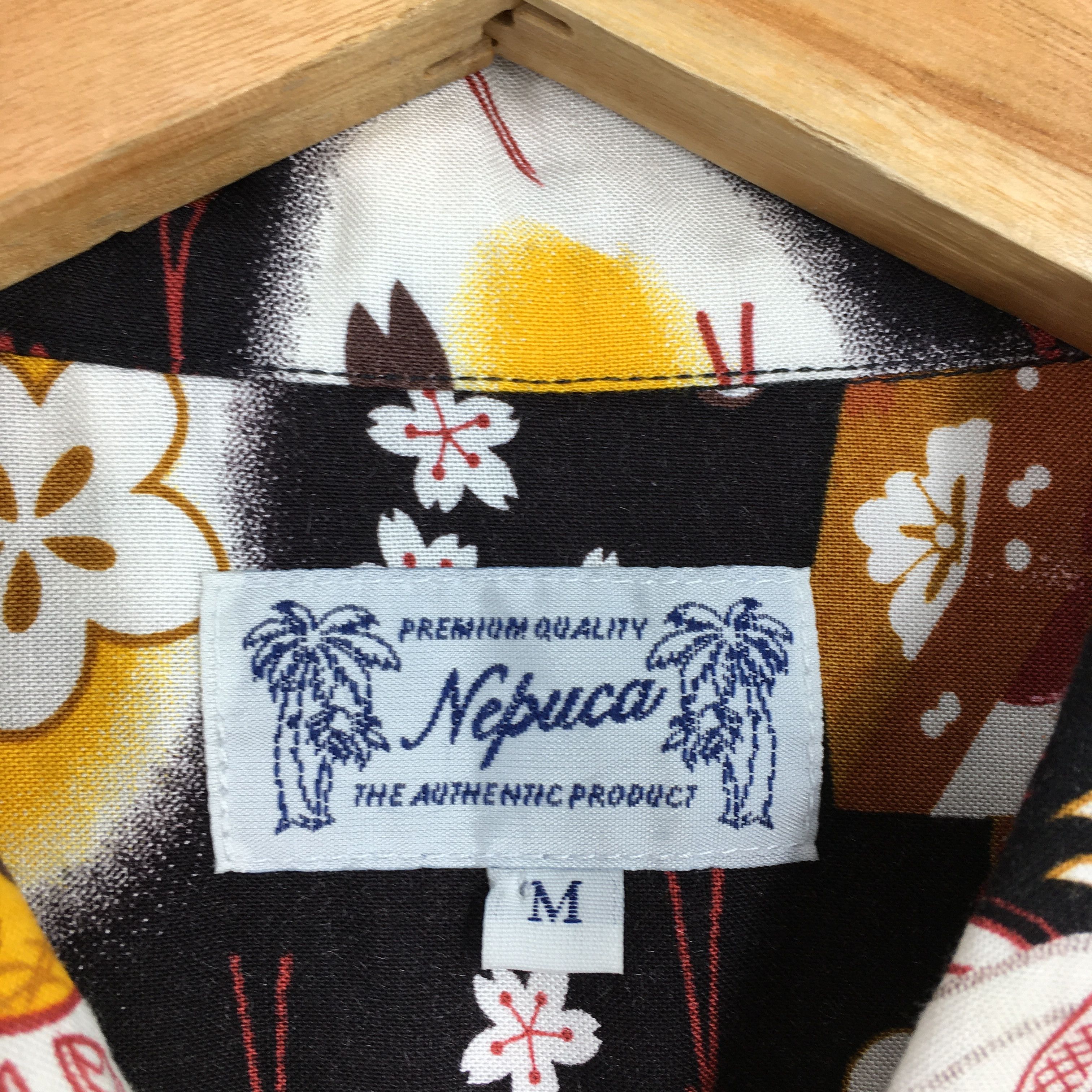Life's a Beach Vintage Nepuca Aloha Wear Rayon Floral Shirt Medium Size US M / EU 48-50 / 2 - 5 Thumbnail