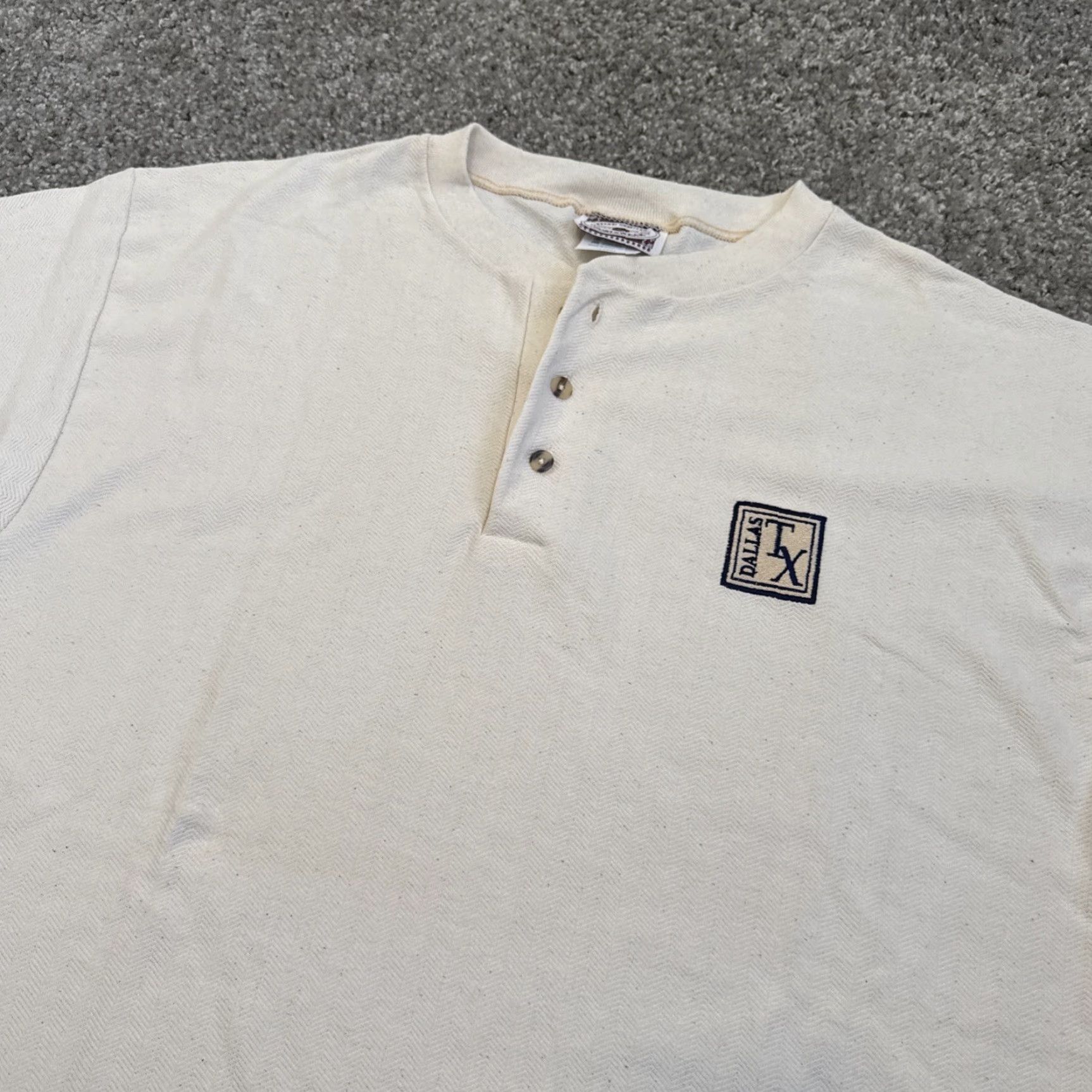 Vintage VINTAGE Dallas Texas Embroidered Henley T-Shirt Times Square Sportswear Ivory L Mens 90s Size US L / EU 52-54 / 3 - 3 Thumbnail