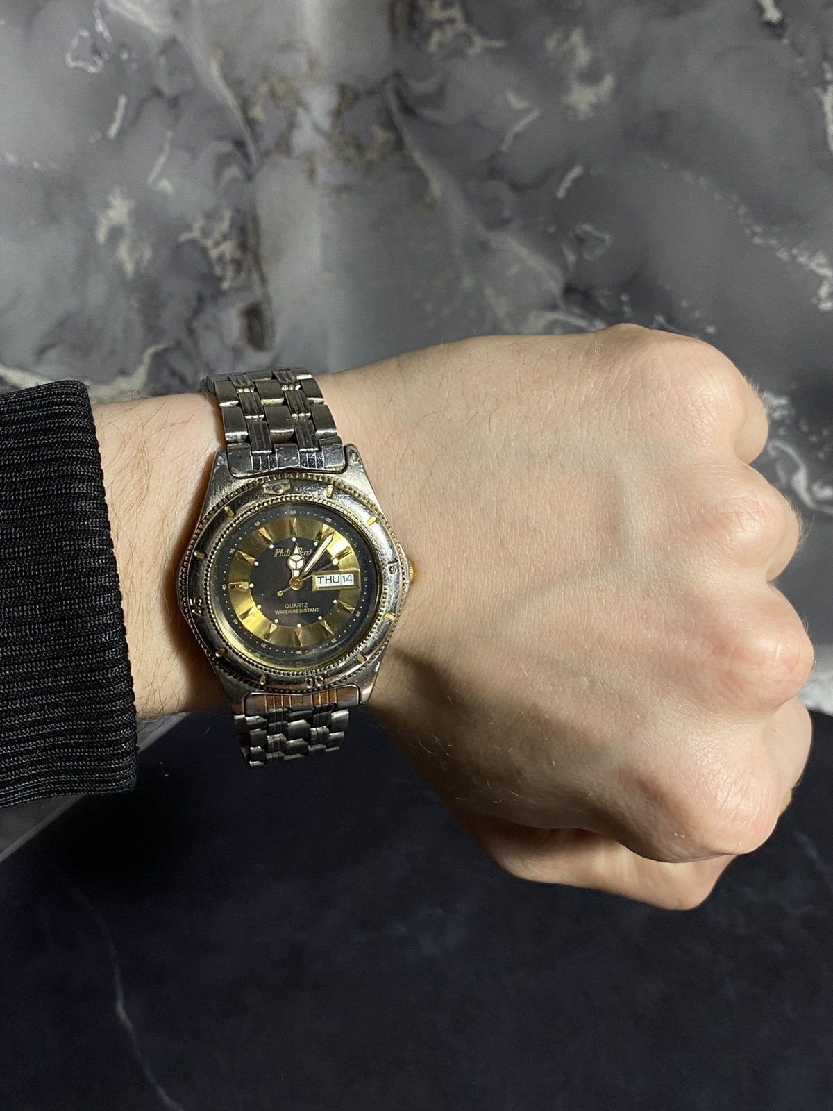 Vintage Vintage Philip Persio Quartz Watch Gold Black Japanese Brand Size ONE SIZE - 1 Thumbnail