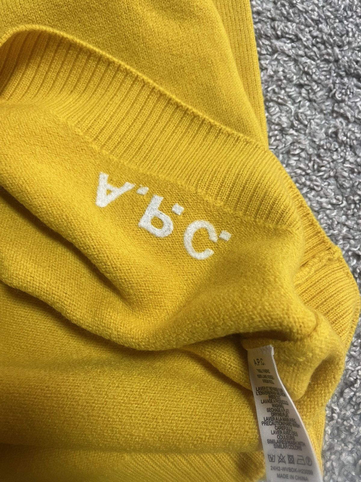 A.P.C. A.P.C. PULL EDWARD JAUNE SWEATER SIZE XL NEW Size US XL / EU 56 / 4 - 15 Thumbnail
