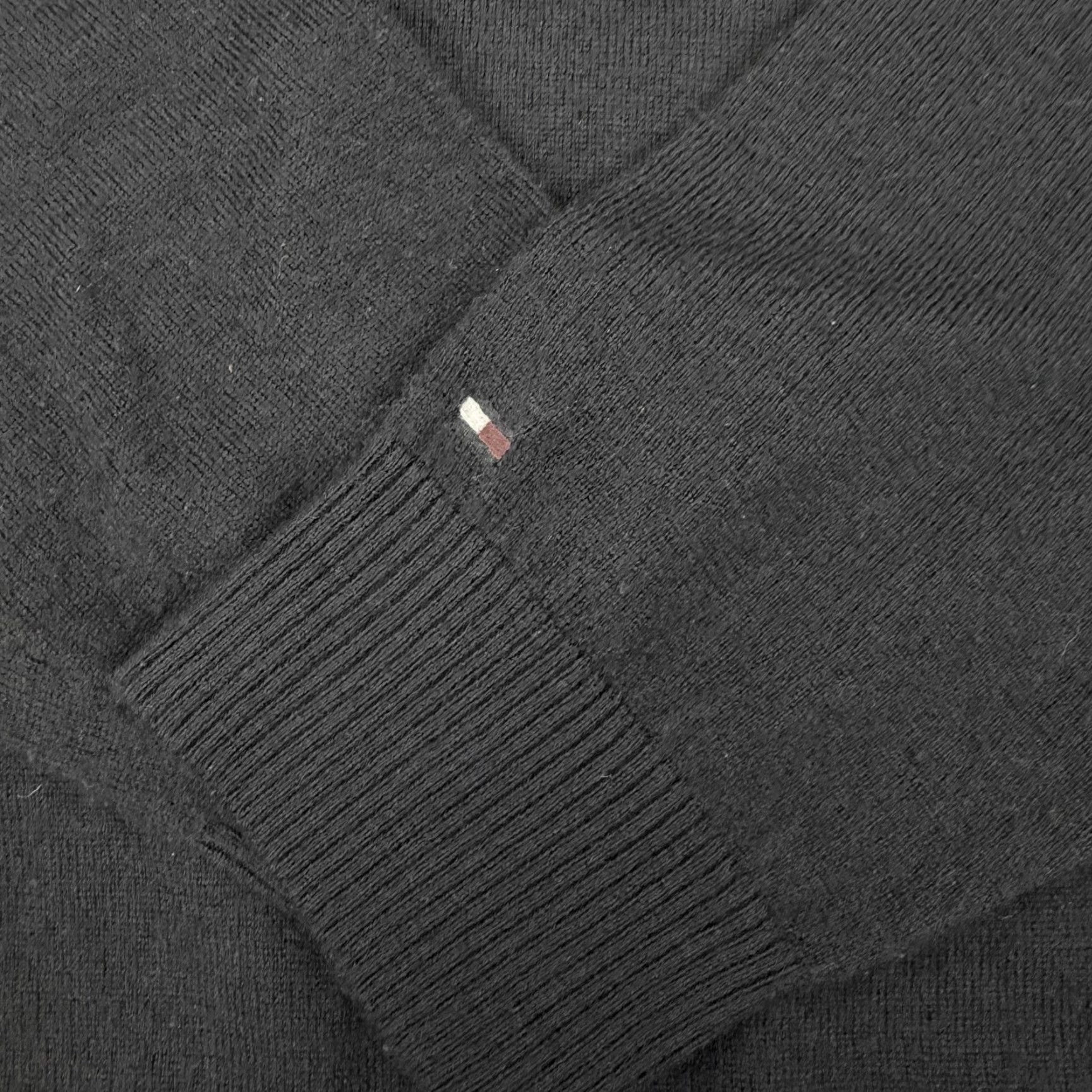 Tommy Hilfiger VINTAGE Tommy Hilfiger Sweater Mens XL Blue Merino Wool V Neck Logo Knit Pullover Size US XL / EU 56 / 4 - 6 Thumbnail