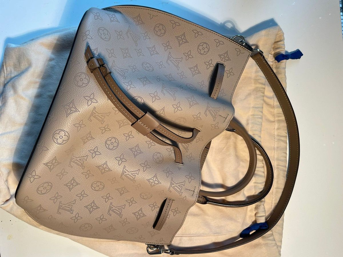 Louis Vuitton Louis Vuitton Monogram Mahina Galet Size ONE SIZE - 14 Thumbnail