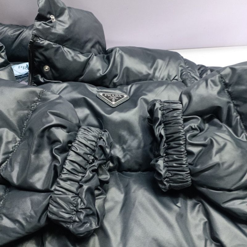Prada Prada Black Detachable Sleeve Down Jacket Size US S / EU 44-46 / 1 - 1 Thumbnail