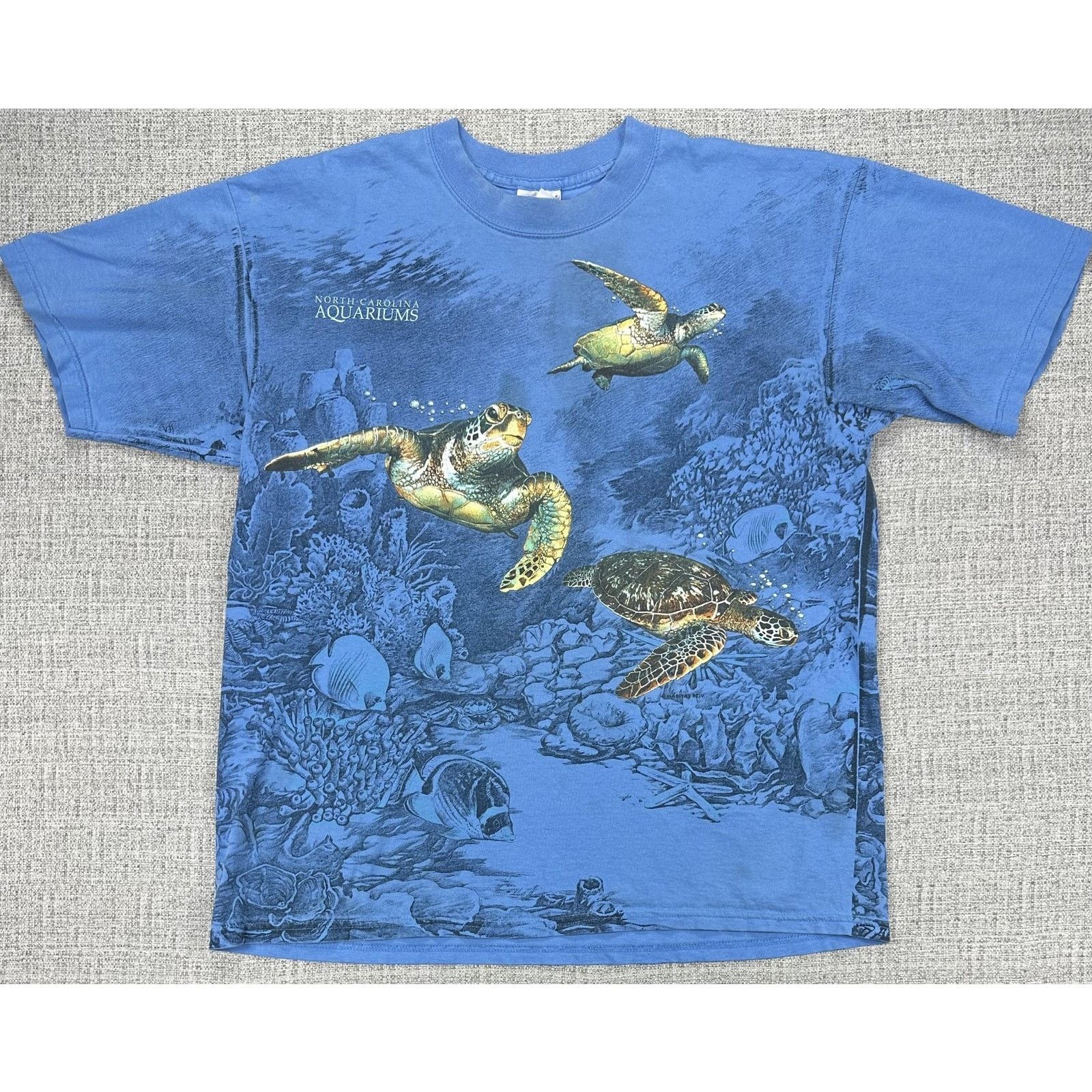 Gildan North Carolina Aquariums Shirt XL Wrap Around Sea Turtles Size US XL / EU 56 / 4 - 1 Thumbnail