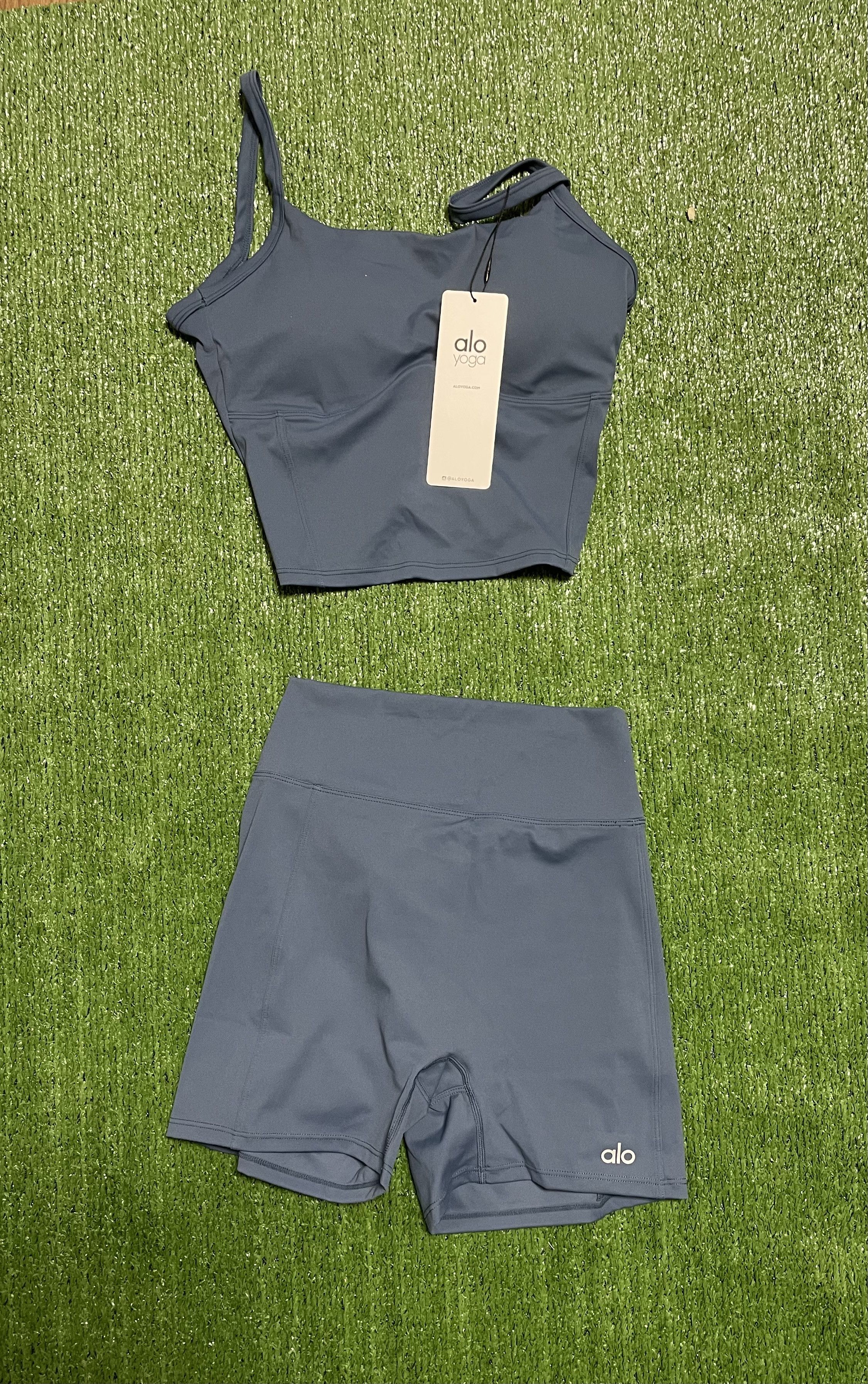 Alo Yoga NWT Alo Yoga Blue Sports Bra & Scrunch Butt Shorts Workout Size M / US 6-8 / IT 42-44 - 5 Thumbnail