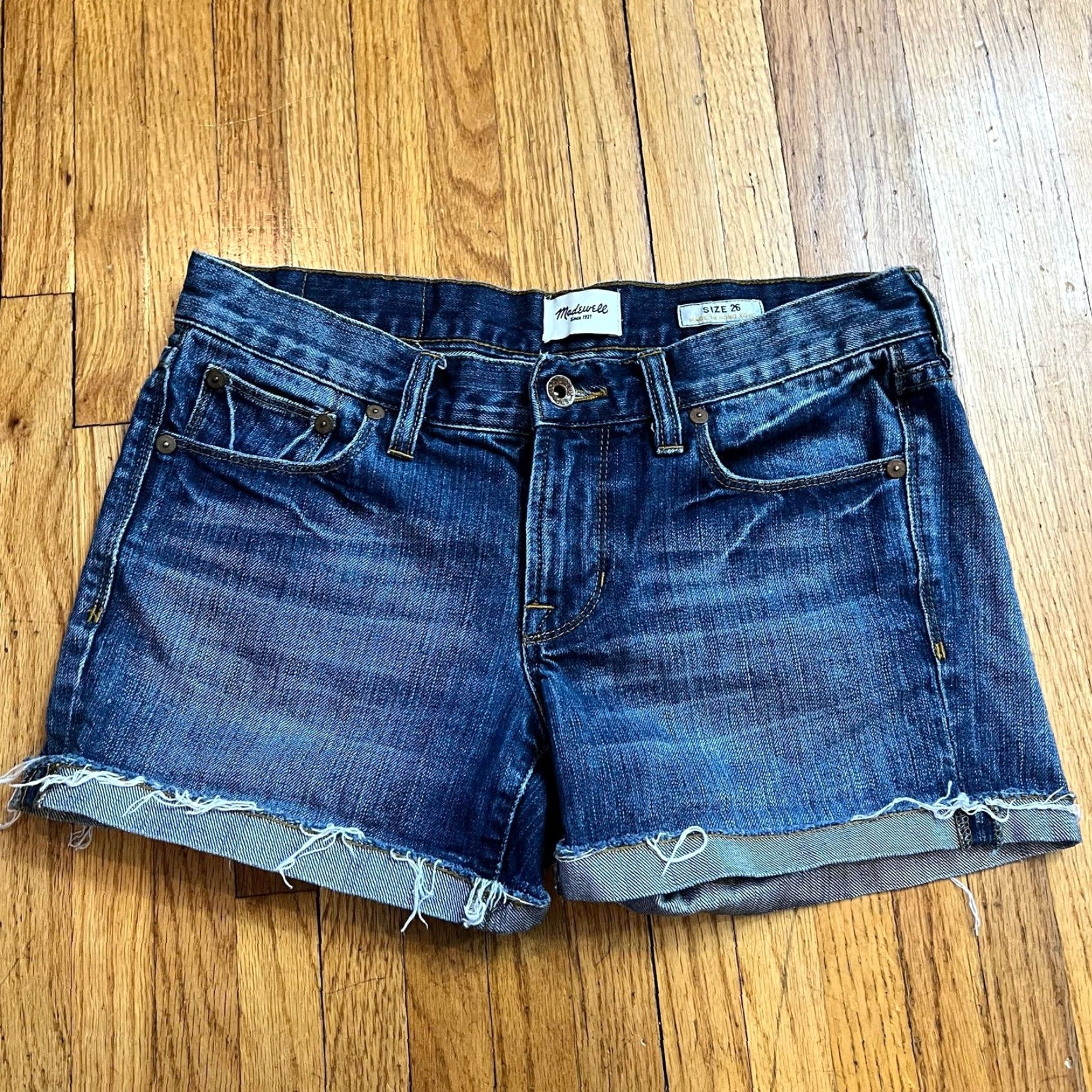 Madewell Madewell Jeans Shorts Womens 26 Blue Cuffed 31x3 Short Jeans Women 26 Blue Cuffed Womens Men? Size 26" / US 2 / IT 38 - 2 Thumbnail