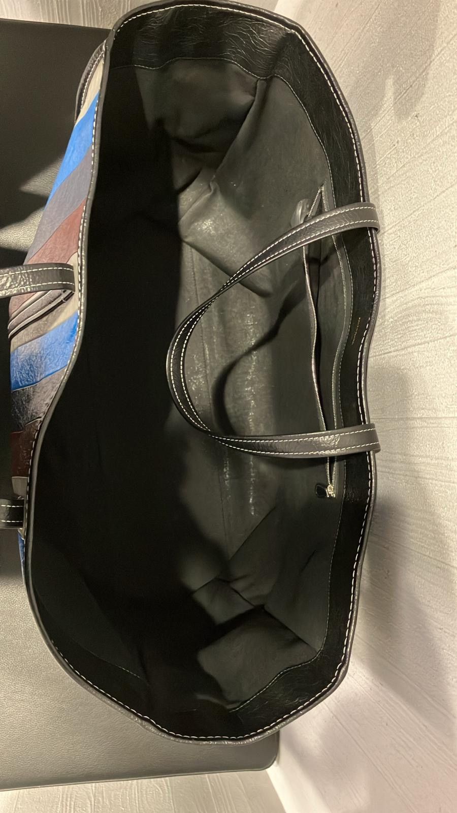 Balenciaga o1bcso1str0625 Size: OS / Chatelet Carry All Tote Bag XL Size ONE SIZE - 8 Thumbnail