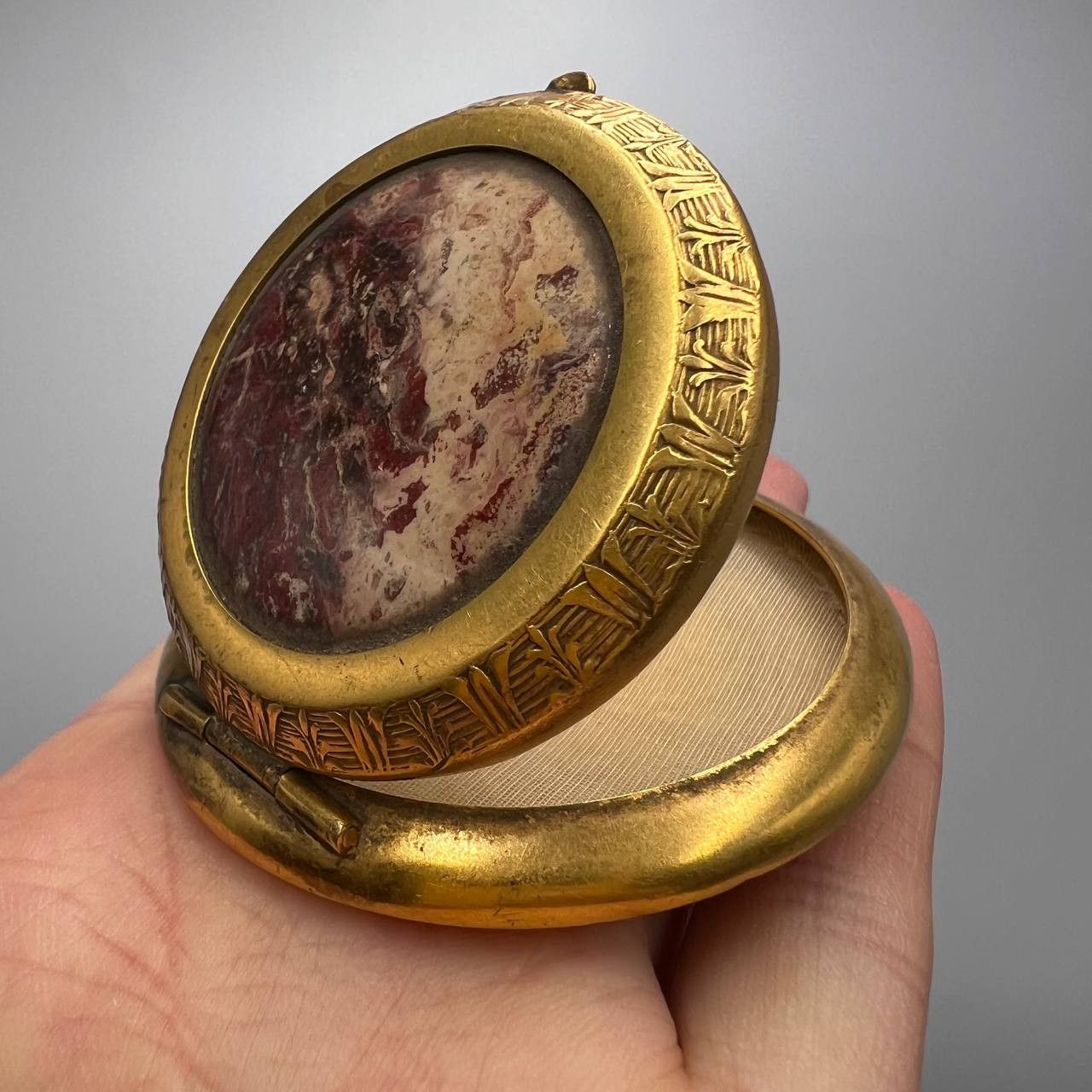 Vintage Vintage Vanity Powder Compact Case Gilded Brass Jasper Stone Size ONE SIZE - 4 Thumbnail