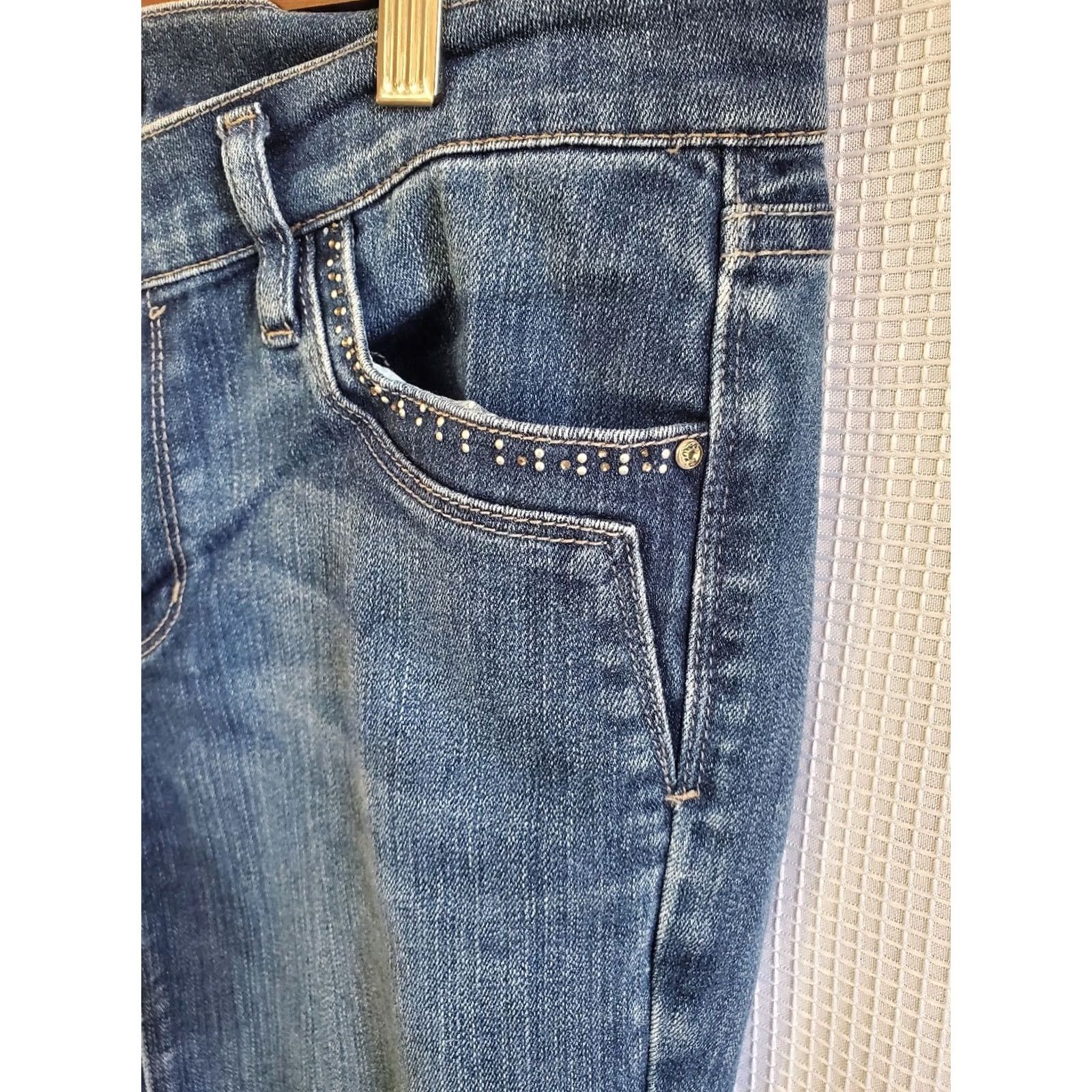 White House Black Market White House Black Market Noir Flare leg jeans rhinestone Pockets 8R Womens Size 30" / US 8 / IT 44 - 5 Thumbnail