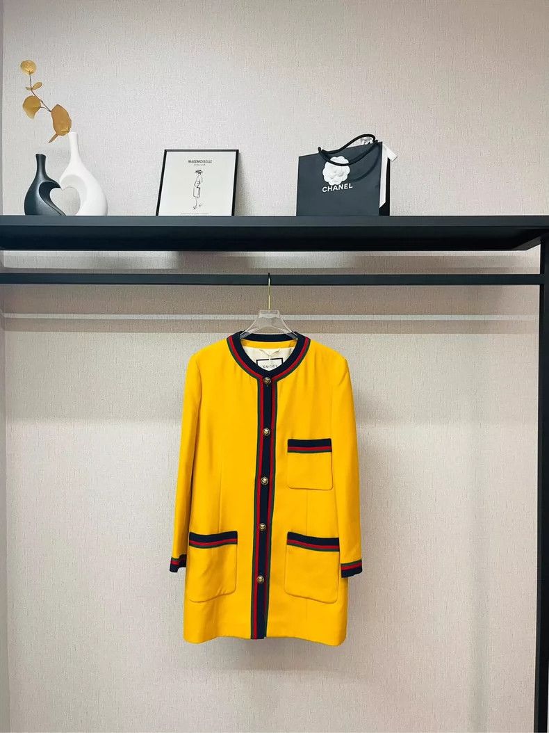 Gucci Gucci 19 beautiful yellow medium-length suit 2504-Nextarrow Size M / US 6-8 / IT 42-44 - 1 Thumbnail