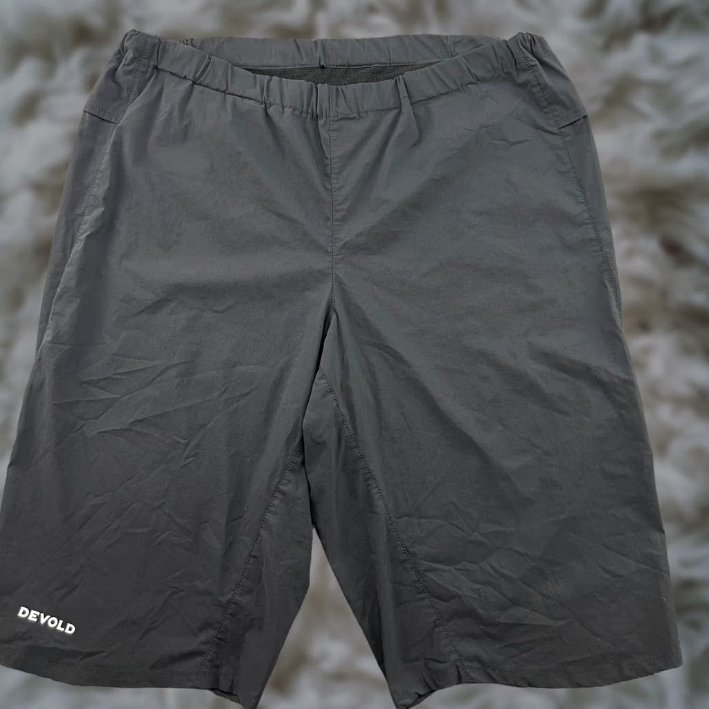 Salomon Salomon Devold Shorts Womens Large Merino Wool Blend Outdoor Running Sports Track Gray Pink Drawstring Athletic Quick Dry Stretch Casual Activewear Size 28" / US 6 / IT 42 - 1 Thumbnail