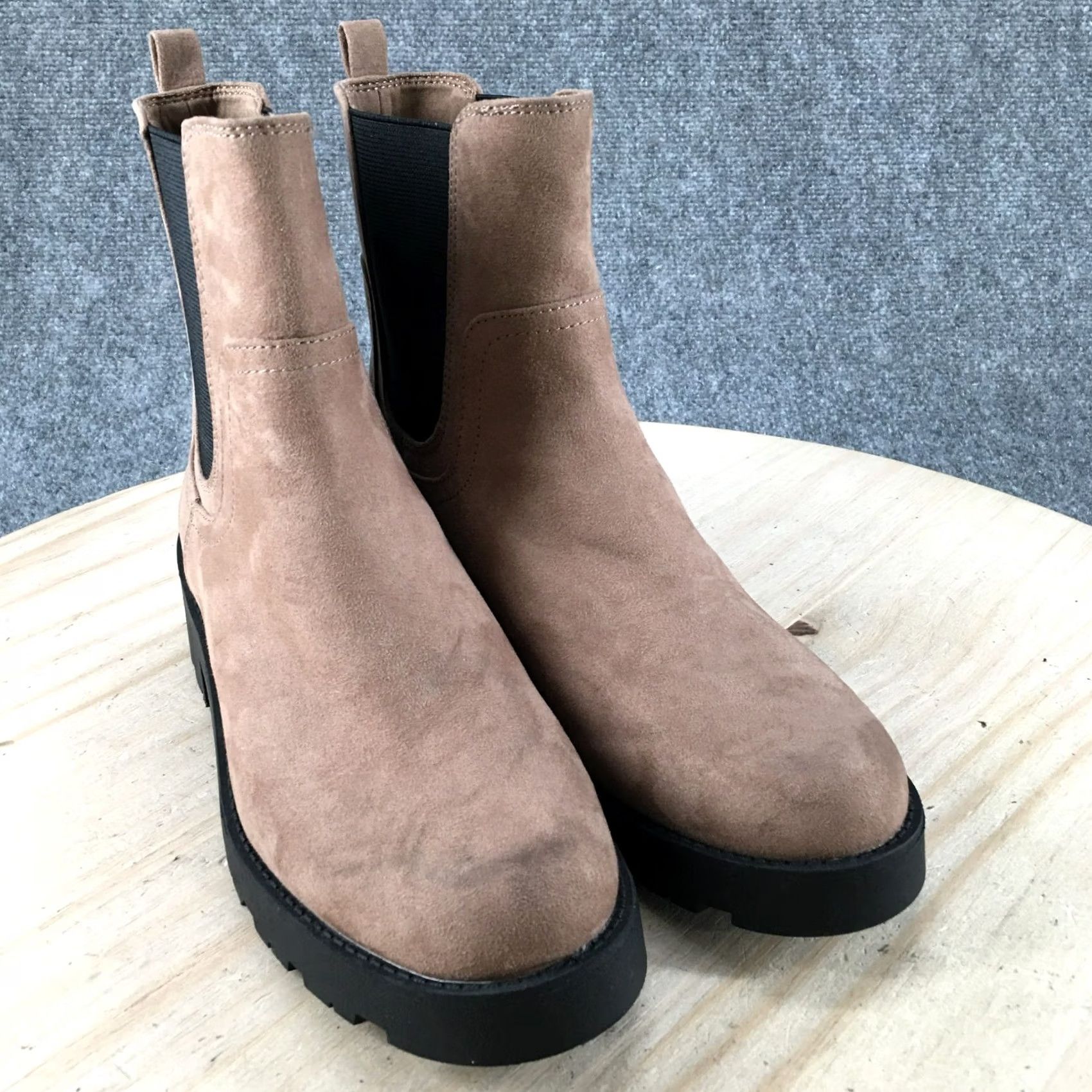 Old Navy Old Navy Boots Womens 8 Chelsea Booties Beige Faux Suede Pull On Block Heels Boots Size US 8 / IT 38 - 3 Thumbnail