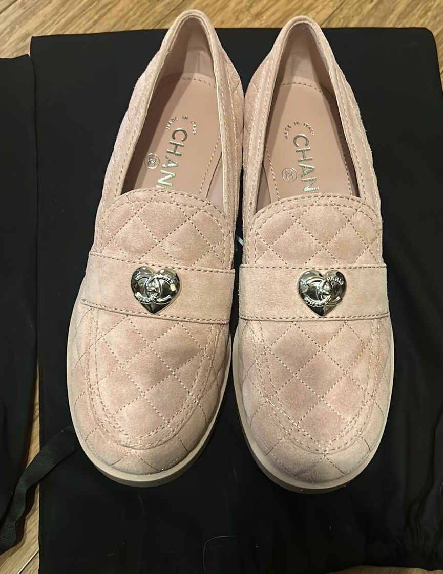 Chanel Chanel Quilted Suede CC Heart Loafers Pink size 38.5 Size US 8.5 / IT 38.5 - 5 Thumbnail