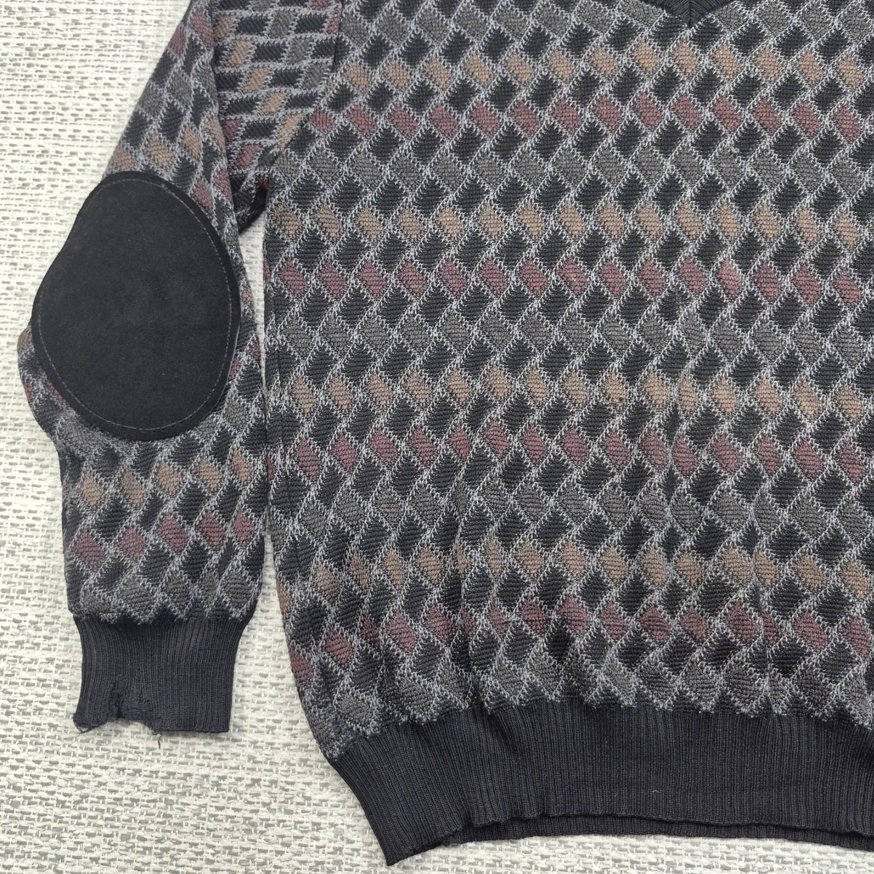 Vintage VINTAGE Segreto Sweater Mens Large Wool Argyle V-Neck Elbow Patch Knit 80s 90s Casual Fil… Size US L / EU 52-54 / 3 - 3 Thumbnail