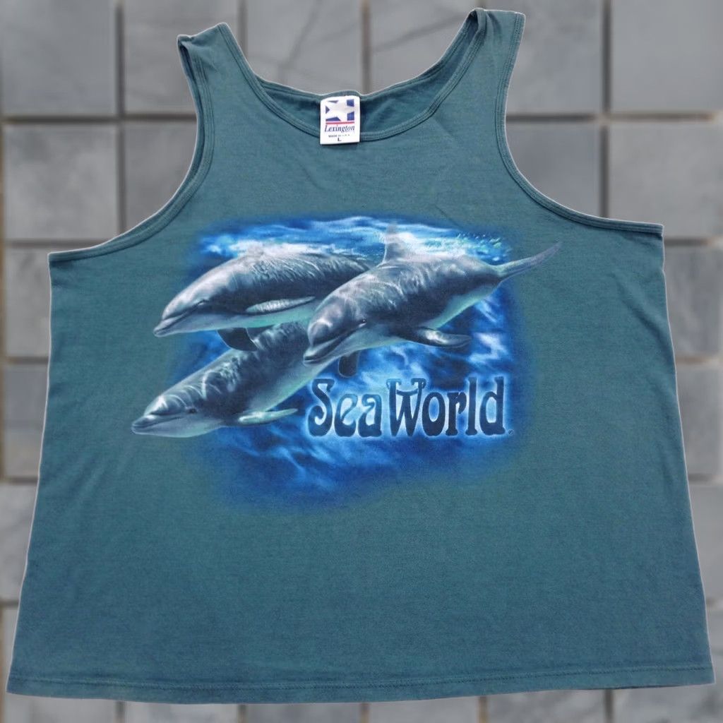 Vintage vintage 90s SEA WORLD DOLPHIN TANK TOP T-Shirt LARGE beach surf Lexington Men Tee Blue Cotton Graphic Print 80s 90s Size US L / EU 52-54 / 3 - 1 Thumbnail
