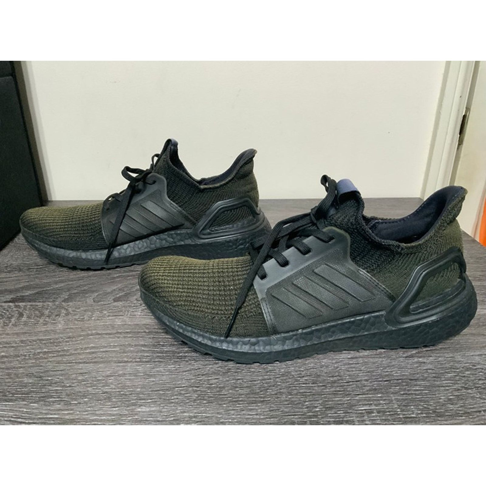 Adidas Adidas Ultraboost Olive Black Running Shoes Men’s 8.5 USED Size US 8.5 / EU 41-42 - 3 Thumbnail