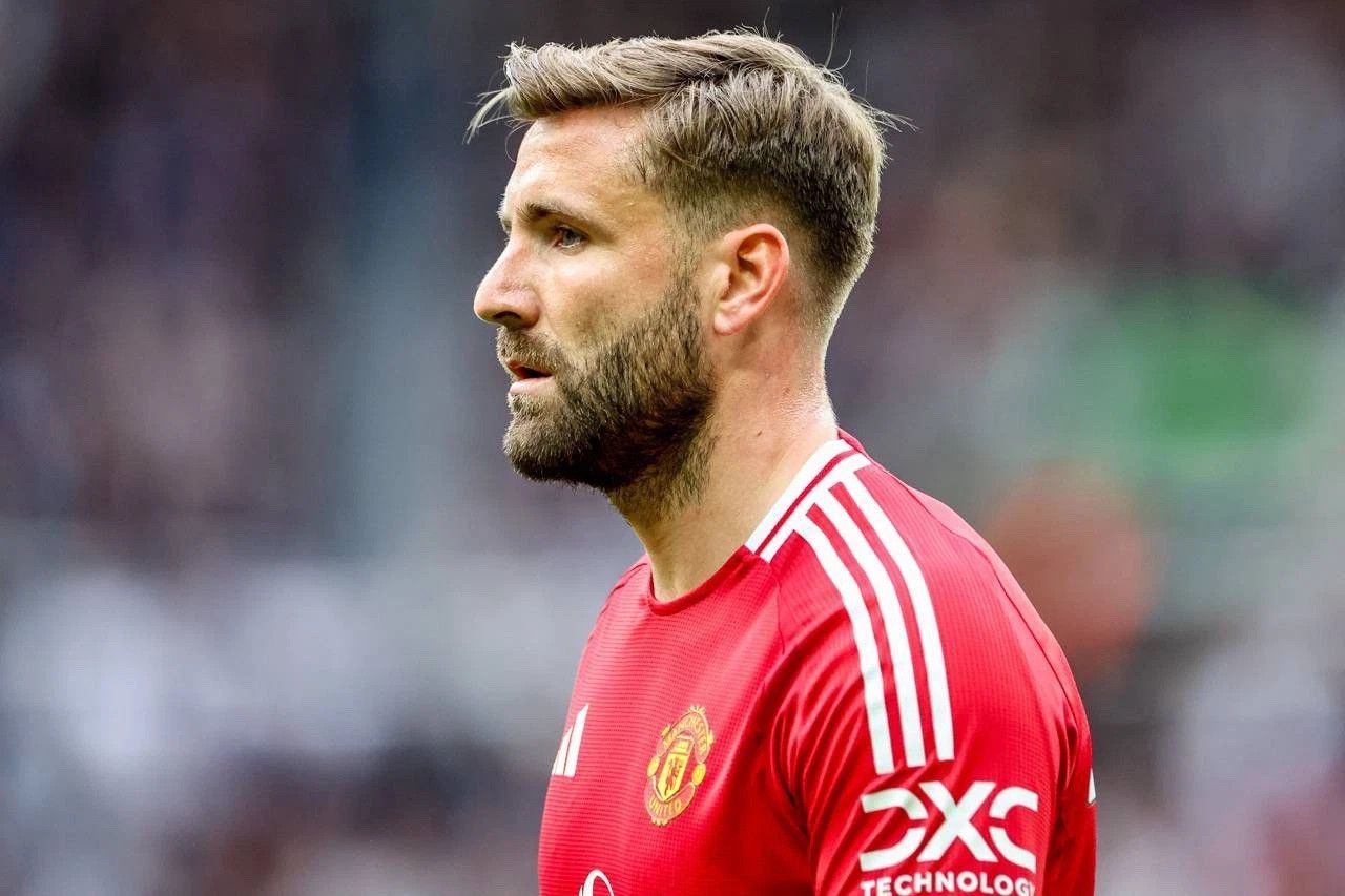 Adidas MAN UNITED ADIDAS 2024/2025 FOOTBALL HOME JERSEY #23 SHAW Size US M / EU 48-50 / 2 - 15 Thumbnail