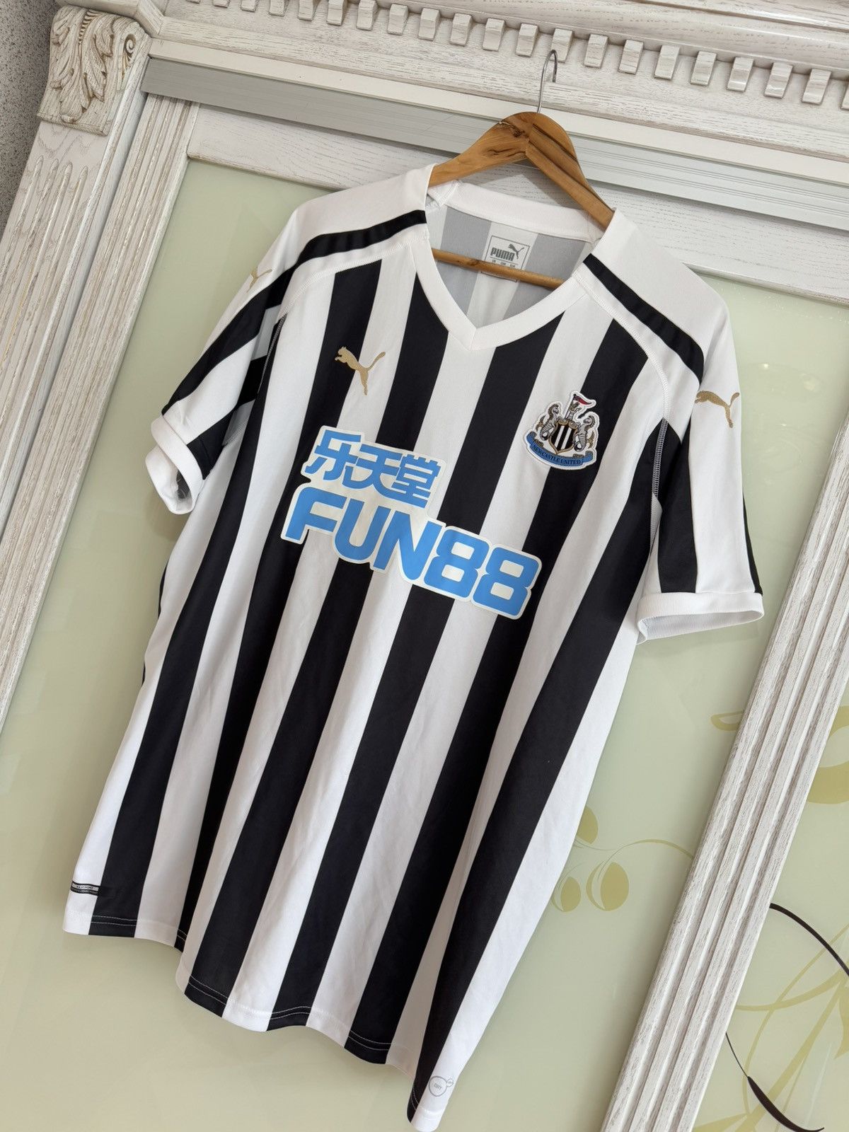 Puma Newcastle United 2018-2019 Home Soccer Jersey Football Kit Size US XXL / EU 58 / 5 - 3 Thumbnail