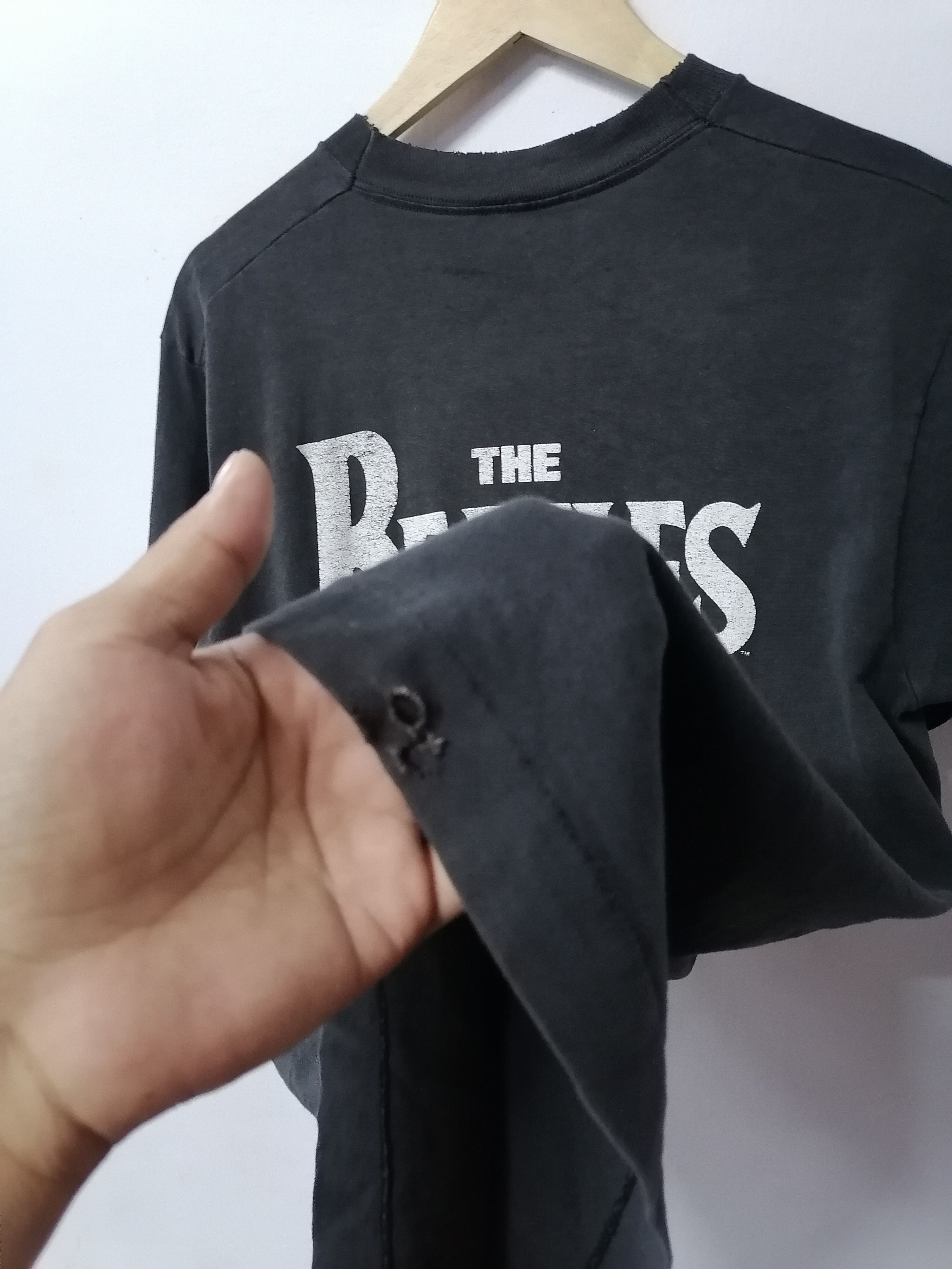 Band Tees × Vintage Trashed Faded Vintage 90s The Beatles Abbey Road Band Tees Size US M / EU 48-50 / 2 - 14 Thumbnail