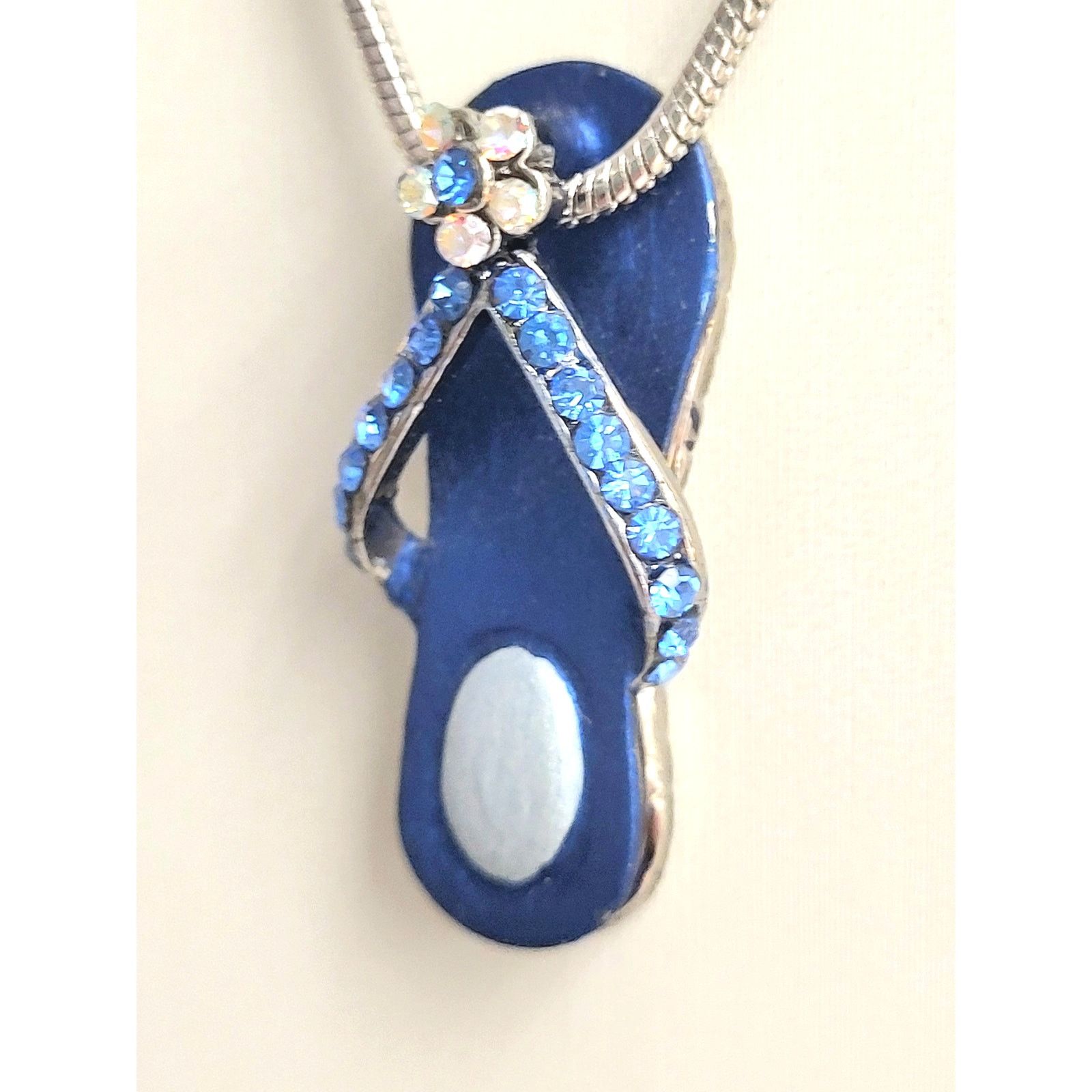 Other Lot of 2 Necklaces WGB Flip Flop and Liz Claiborne Gold Dots Size ONE SIZE - 2 Thumbnail