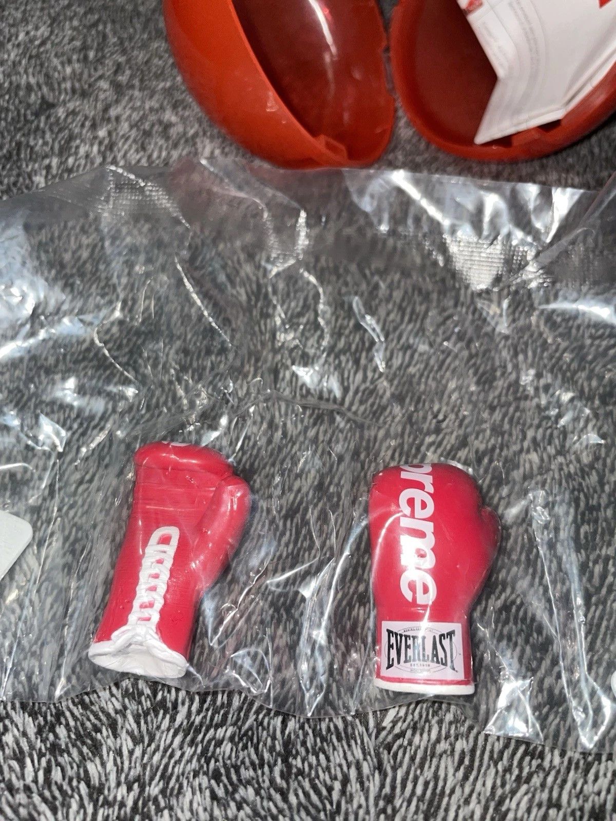 Supreme FW25 Supreme Bandai Gashapon Mini Everlast Boxing Gloves NEW Size ONE SIZE - 3 Thumbnail