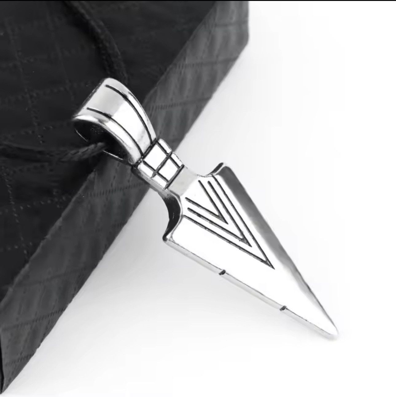 Jewelry Triangular Arrow Pendant Necklaces Size ONE SIZE - 4 Thumbnail