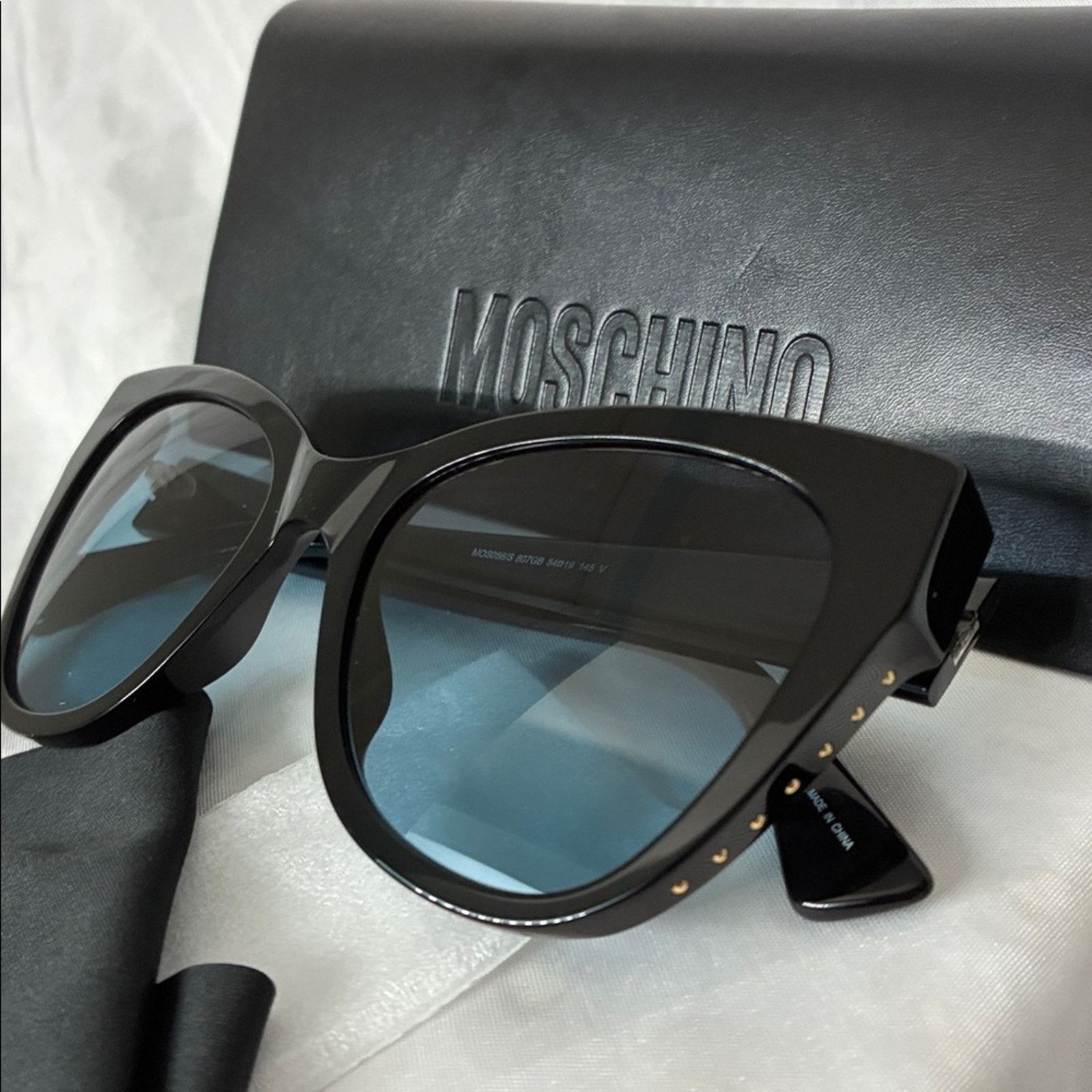 Moschino New Moschino Black and Gold Sunglasses Size ONE SIZE - 5 Thumbnail
