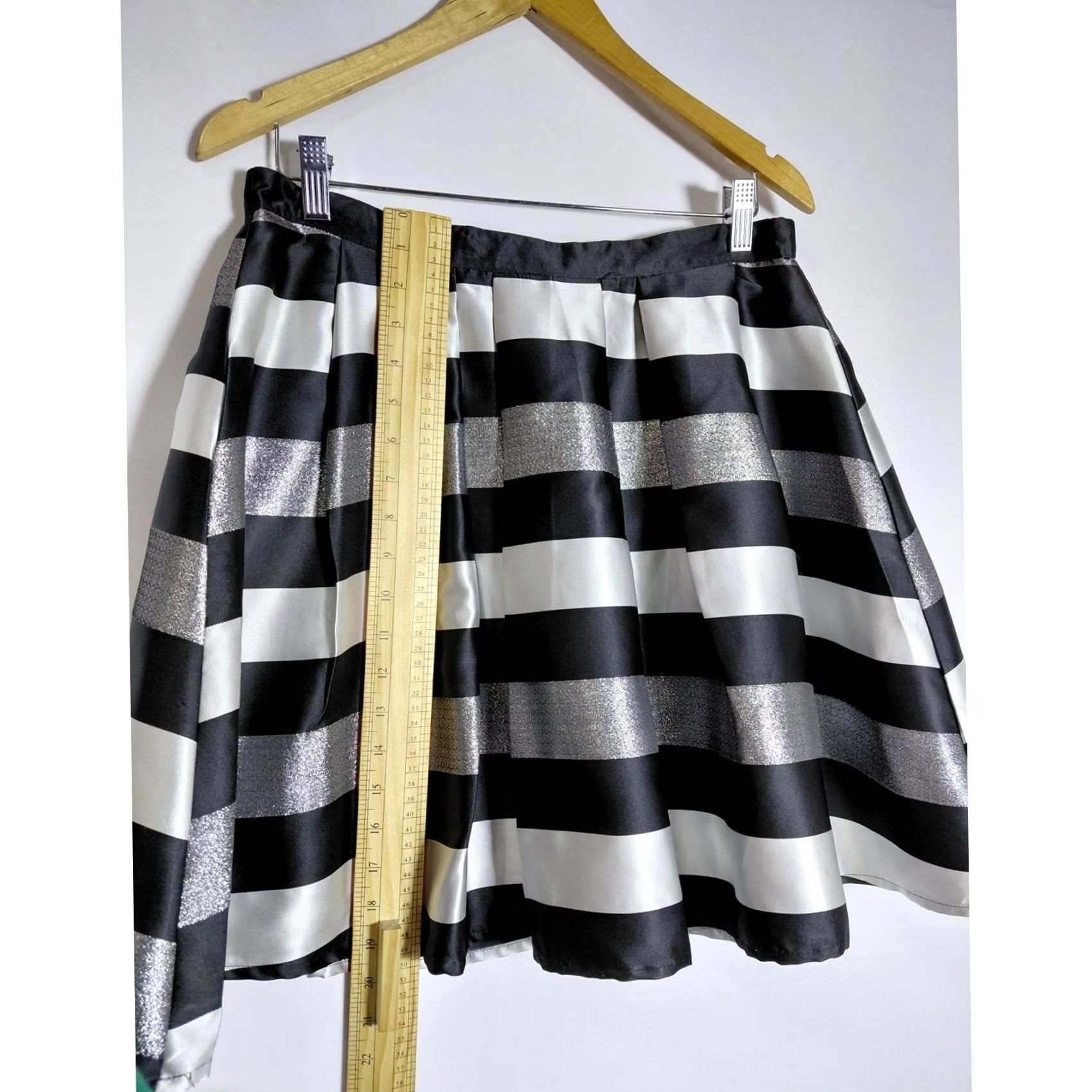 Vintage My Michelle Skirt Black Silver Striped Lightweight Short Mini Size 13 Women Size 34" / US 12 / IT 48 - 6 Thumbnail