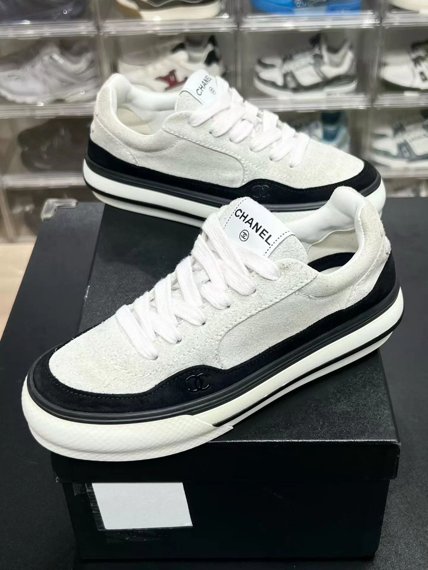 Chanel CHANEL Gray Black Low-Top Sneakers 38.5 Mint with Box Size US 8 / IT 38 - 1 Thumbnail