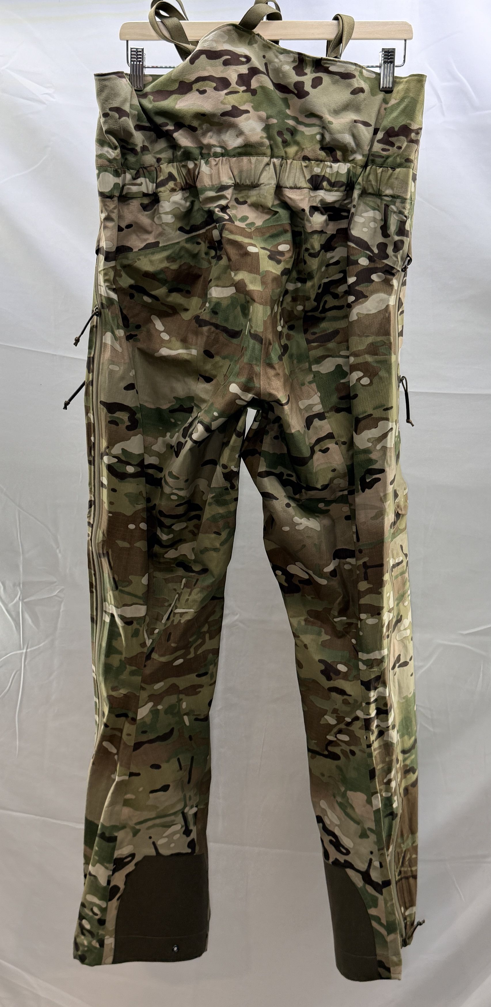 Arc'teryx ARCTERYX LEAF Alpha Gen 2 Multicam Gore Tex Pro Bib Pant Size US 36 / EU 52 - 6 Thumbnail