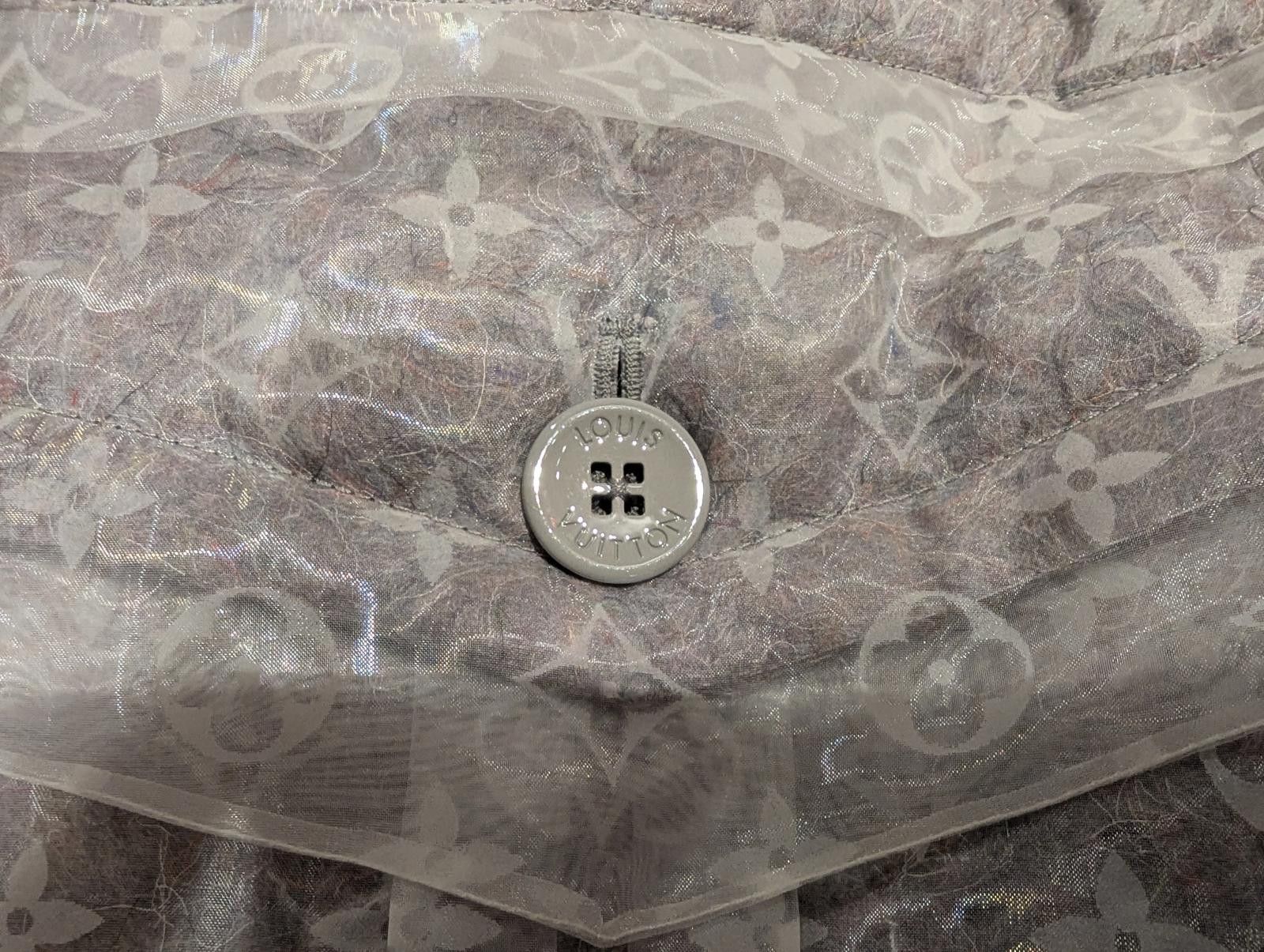 Louis Vuitton LOUIS VUITTON MONOGRAM ORGANZA PADDED PARKA - GREY Size US M / EU 48-50 / 2 - 3 Thumbnail
