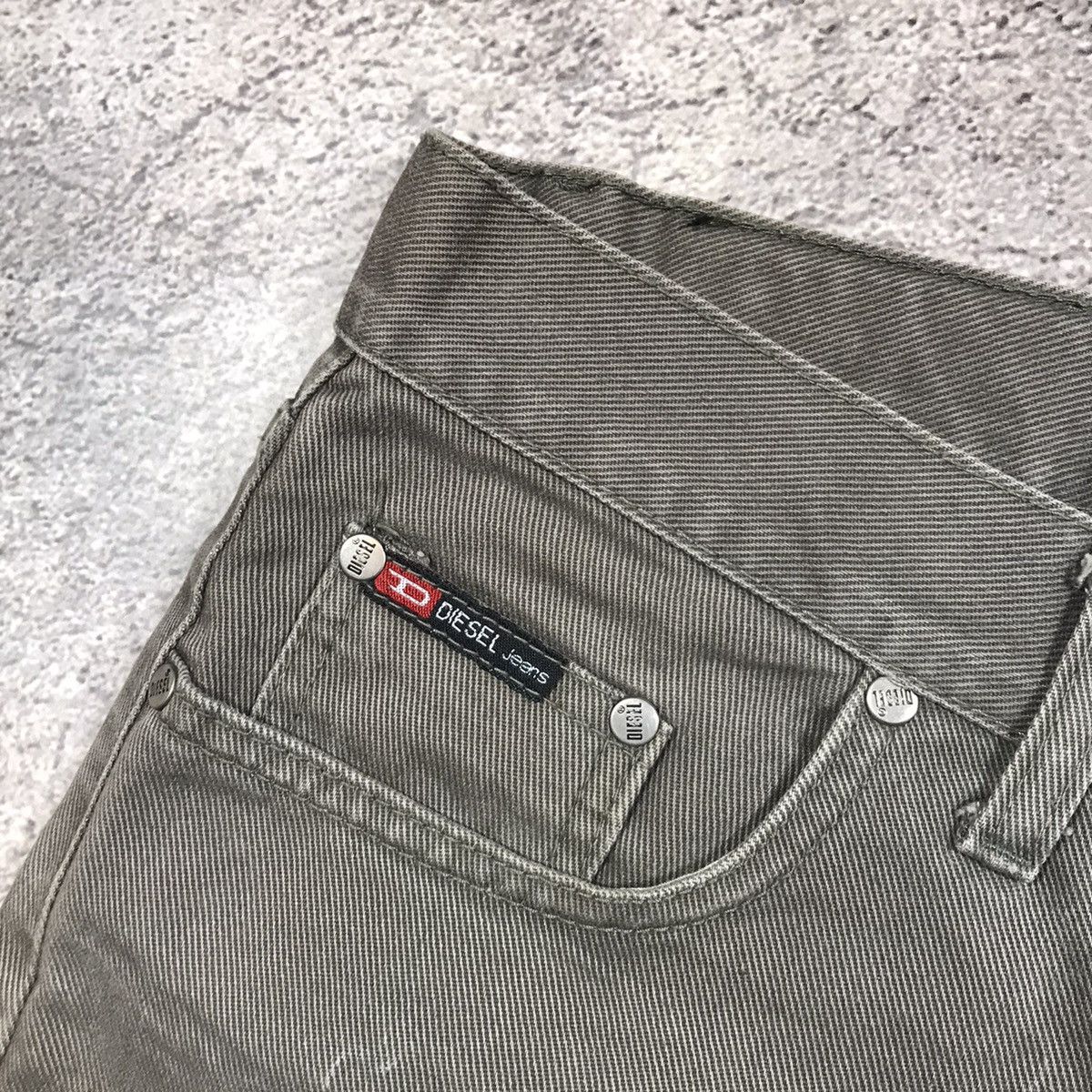Vintage Vintage Diesel Baggy Distressed Jeans Streetwear Y2K Logo 35 Size US 35 - 6 Thumbnail