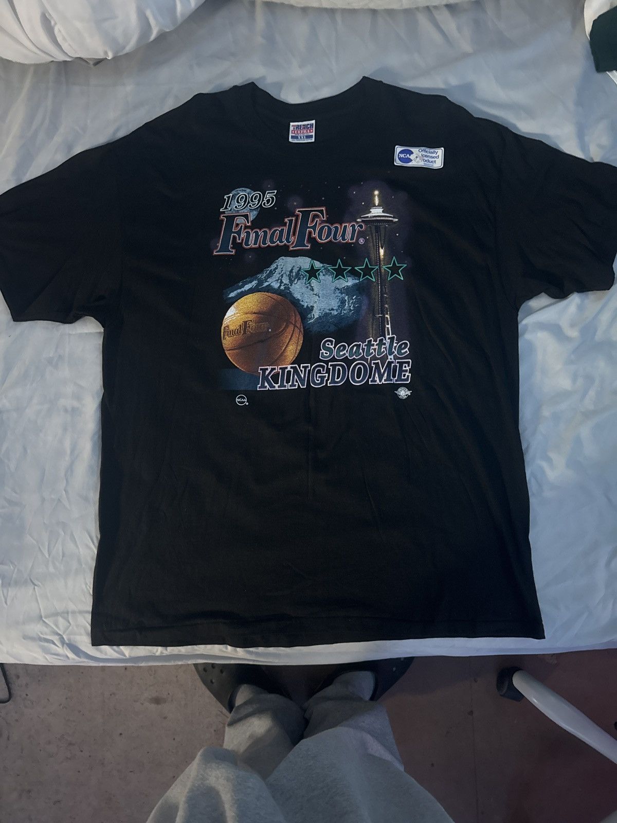 NCAA × Vintage Vintage ‘95 Final Four Seattle Kingdome Size US XXL / EU 58 / 5 - 1 Thumbnail