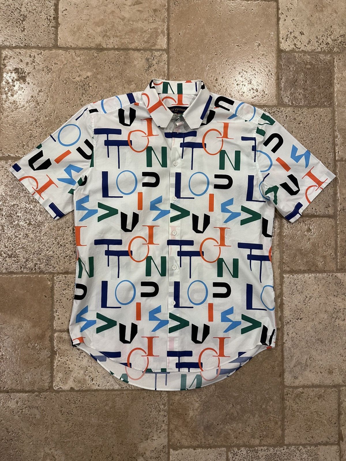 Louis Vuitton Louis Vuitton Electric Letters Multicolor White Button Shirt Size US L / EU 52-54 / 3 - 3 Thumbnail