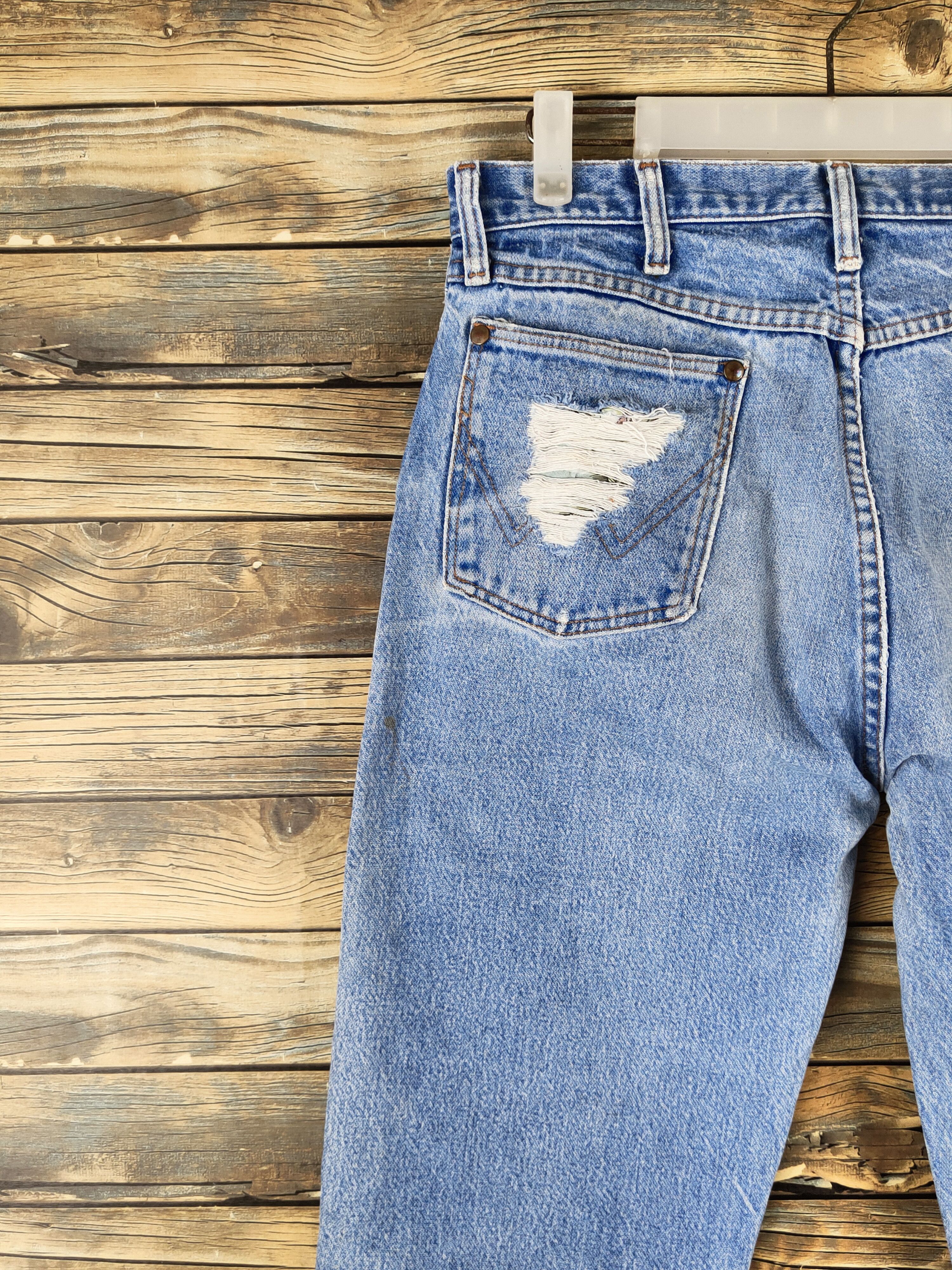 Wrangler DL Wrangler Blue Distressed Ripped denim Jeans #46-102 Size US 32 / EU 48 - 8 Thumbnail