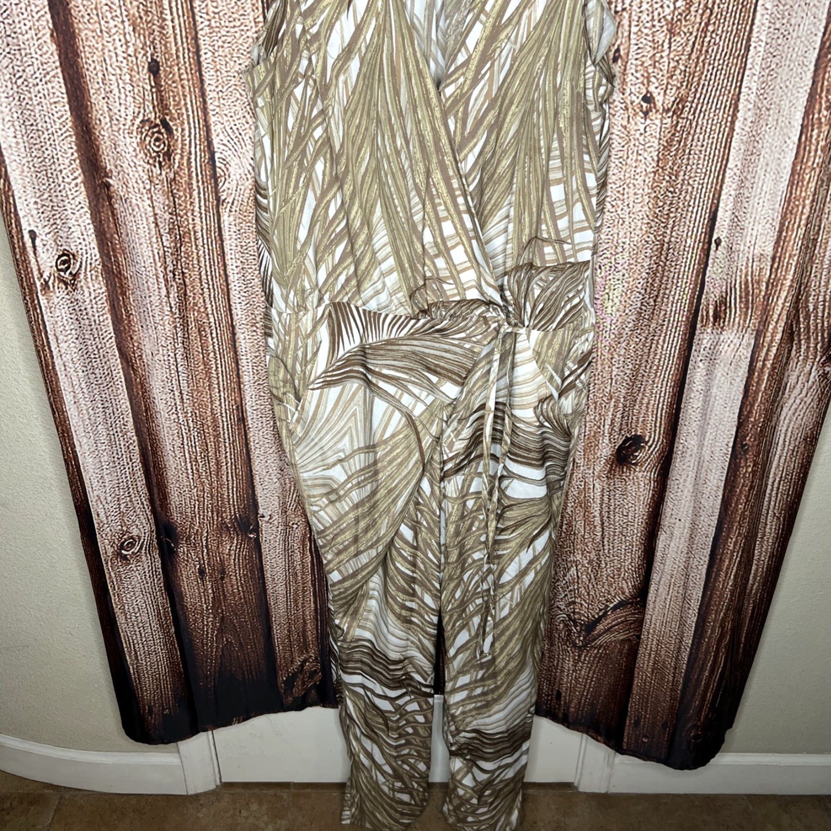 Vintage New York & Company Jumpsuit Palm Print Beige V-Neck Sz 16 Women Size 38" / US 16 / IT 52 - 2 Thumbnail