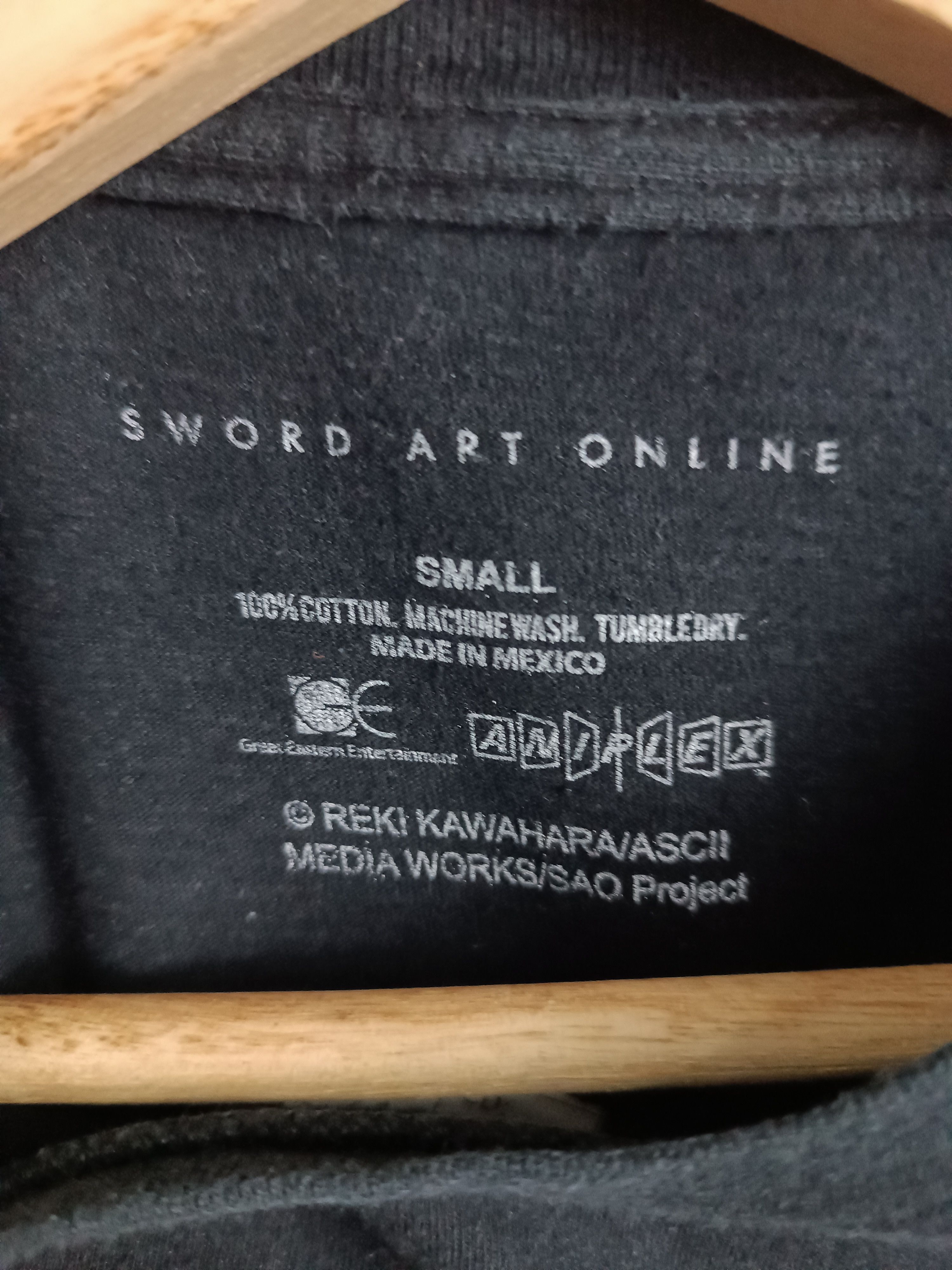 Anime VINTAGE SWORD ART ONLINE ANIME TEE solo leveling re:zero Size US S / EU 44-46 / 1 - 8 Thumbnail