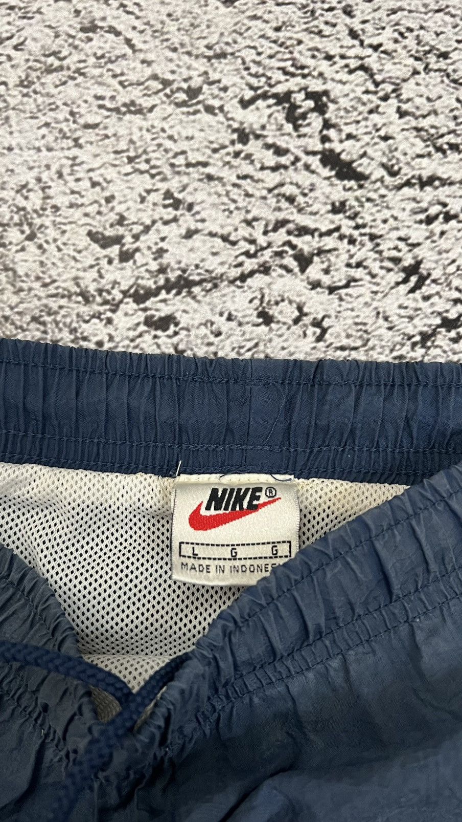 Nike × Vintage VTG 90’s nike big logo swoosh nylon metal shorts Size US 34 / EU 50 - 4 Thumbnail