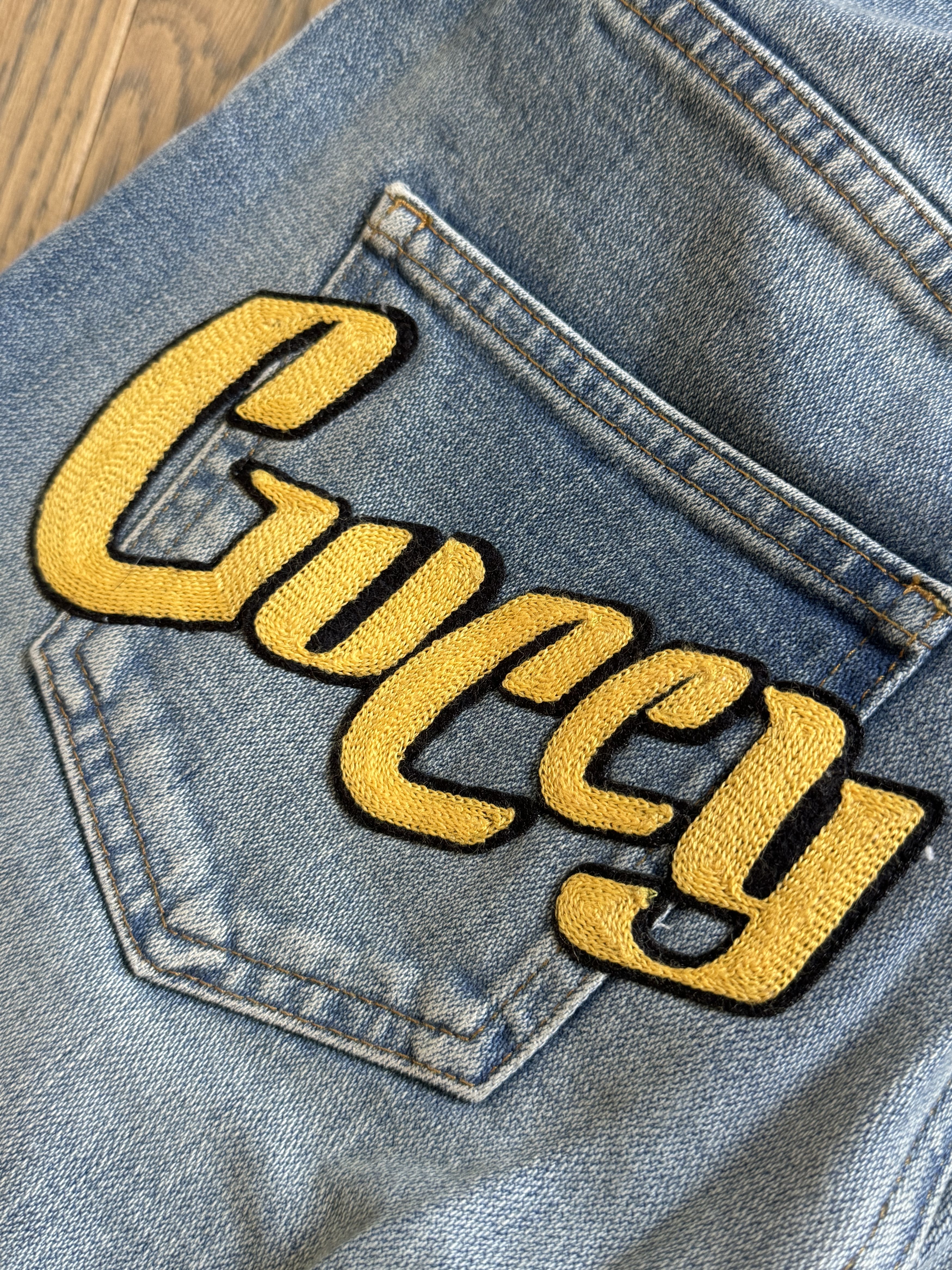 Gucci Gucci embroidered denim jeans Size 26" / US 2 / IT 38 - 2 Thumbnail