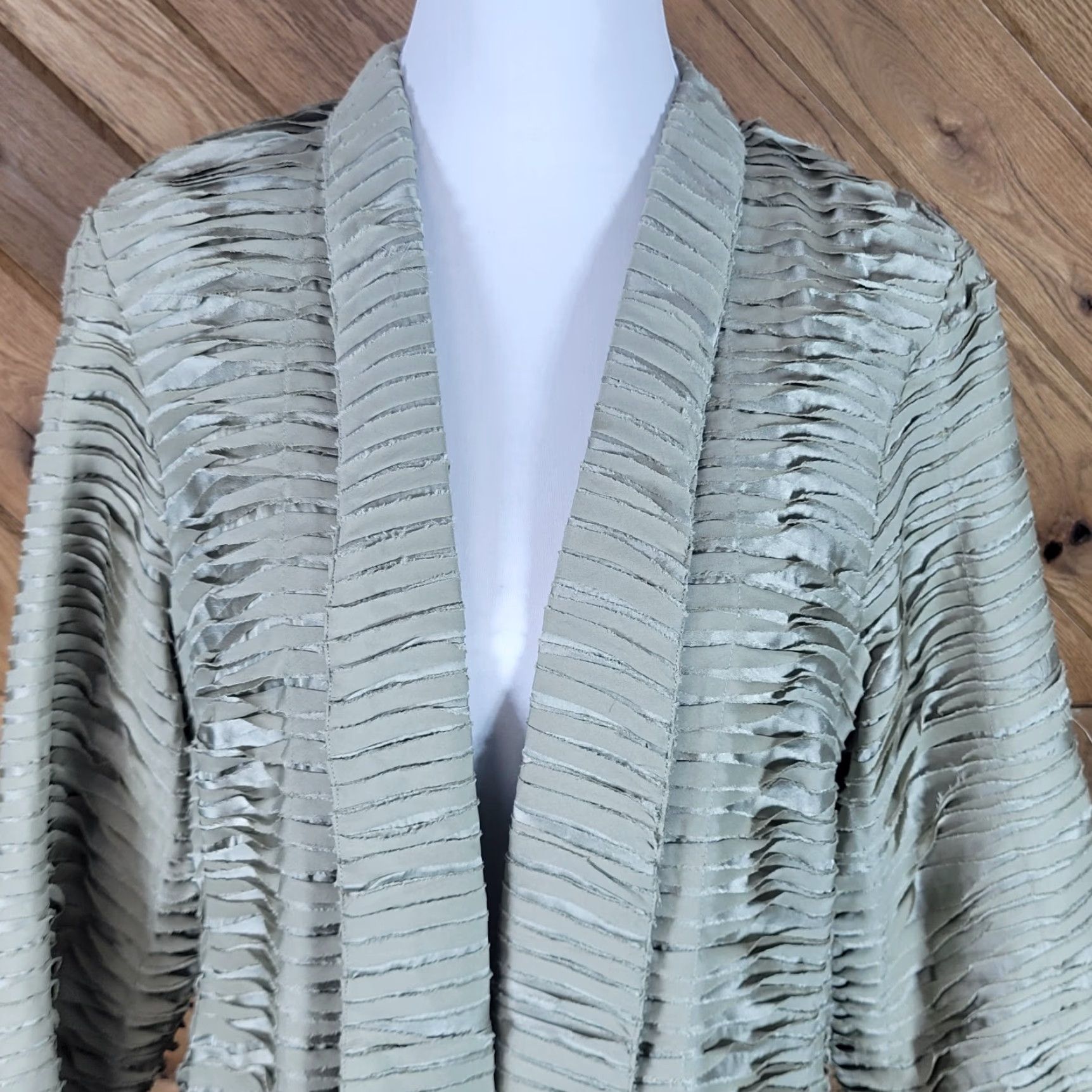 Vintage Chico's Cardigan Blazer Top Open Front Long Sleeve Women’s XS? Size 1 Silver Gray Crinkle Ruffle Knit Sweater Casual Fall Spring Summer Winter Womens Size XS / US 0-2 / IT 36-38 - 3 Thumbnail